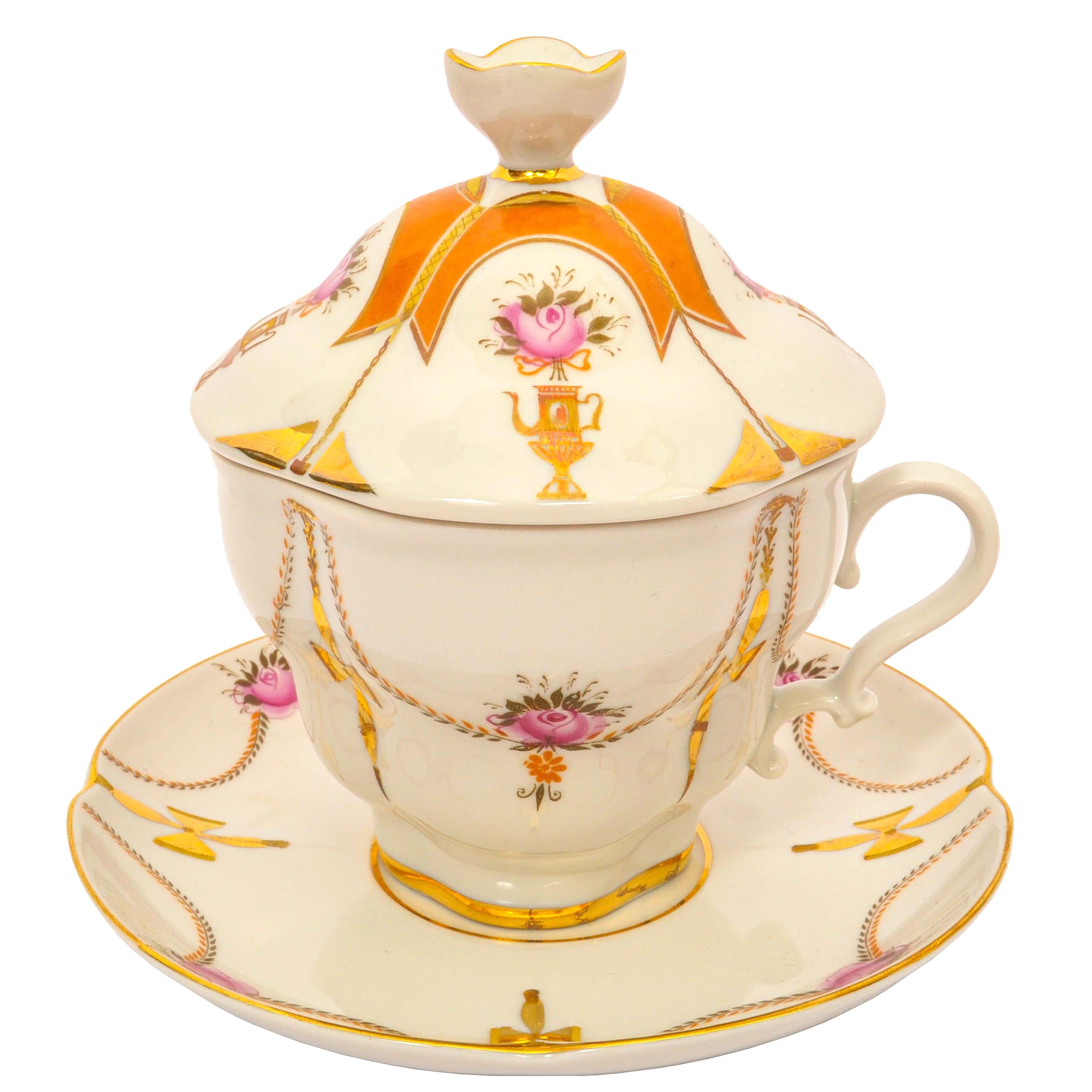 Doré Six tasses à thé russes impériales Lomonosov recouvertes de porcelaine dorée des années 1930 en vente
