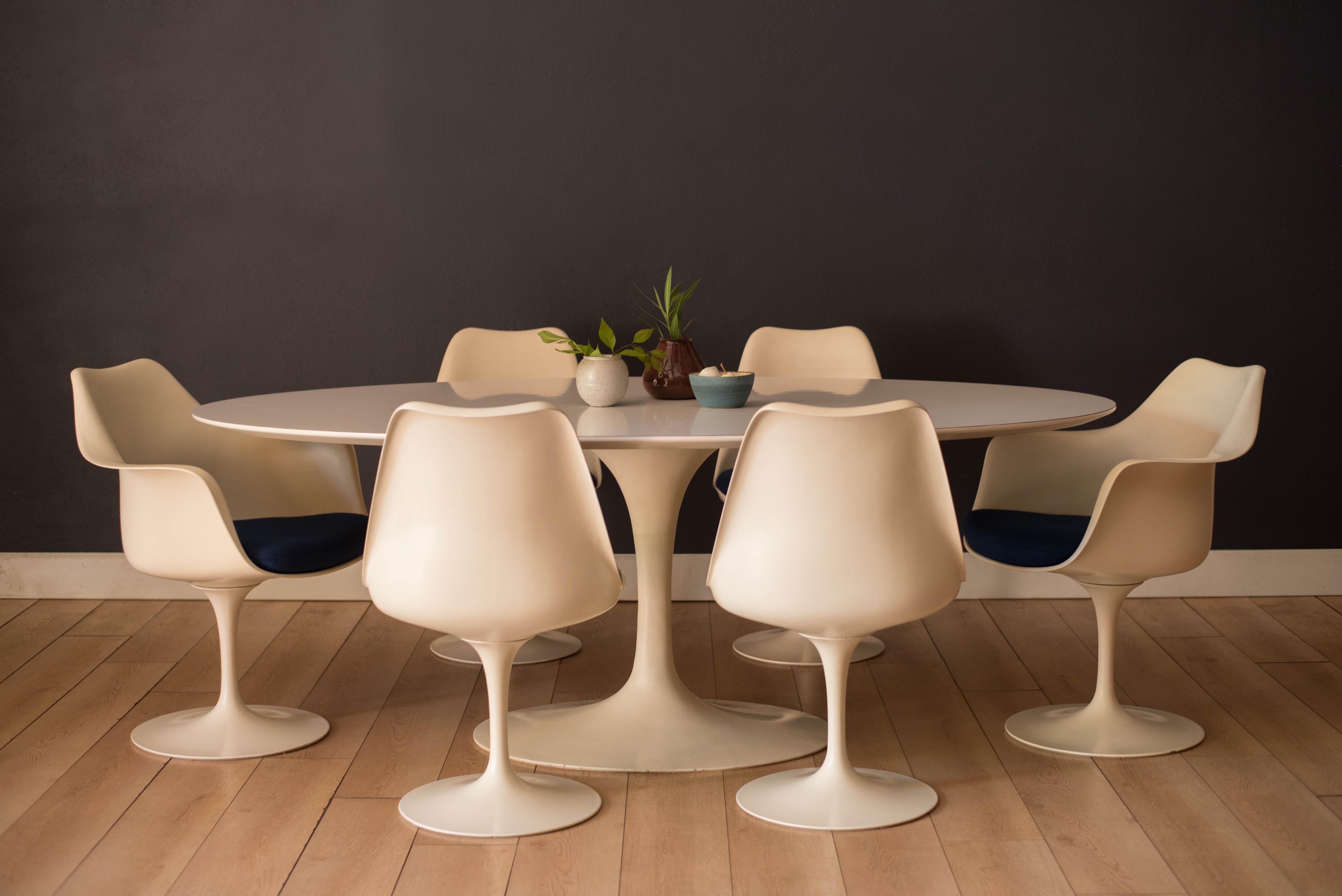 Mid-Century Modern Vintage Set of Six Tulip Pedestal Dining Chairs by Eero Saarinen for Knoll For Sale