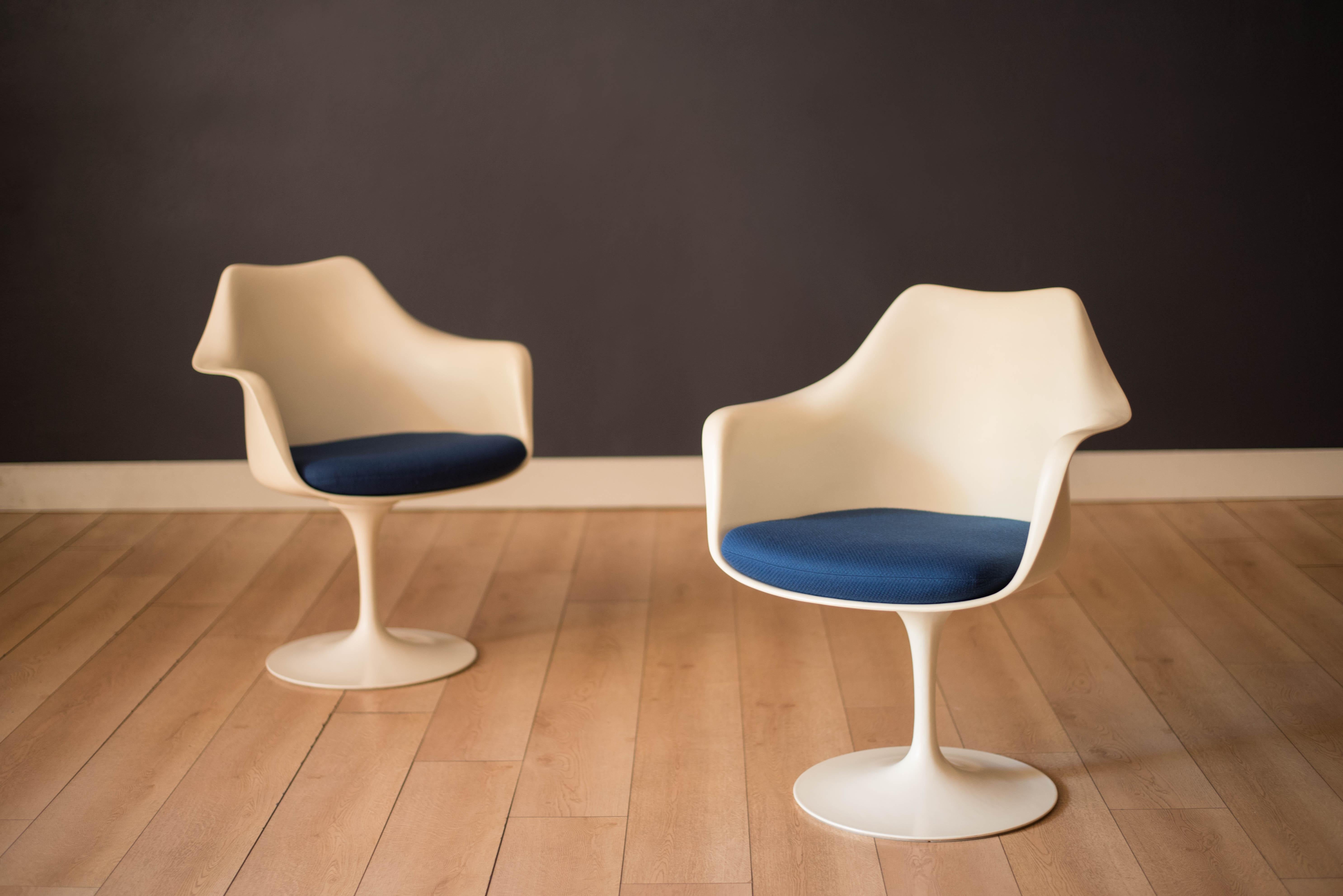 American Vintage Set of Six Tulip Pedestal Dining Chairs by Eero Saarinen for Knoll For Sale
