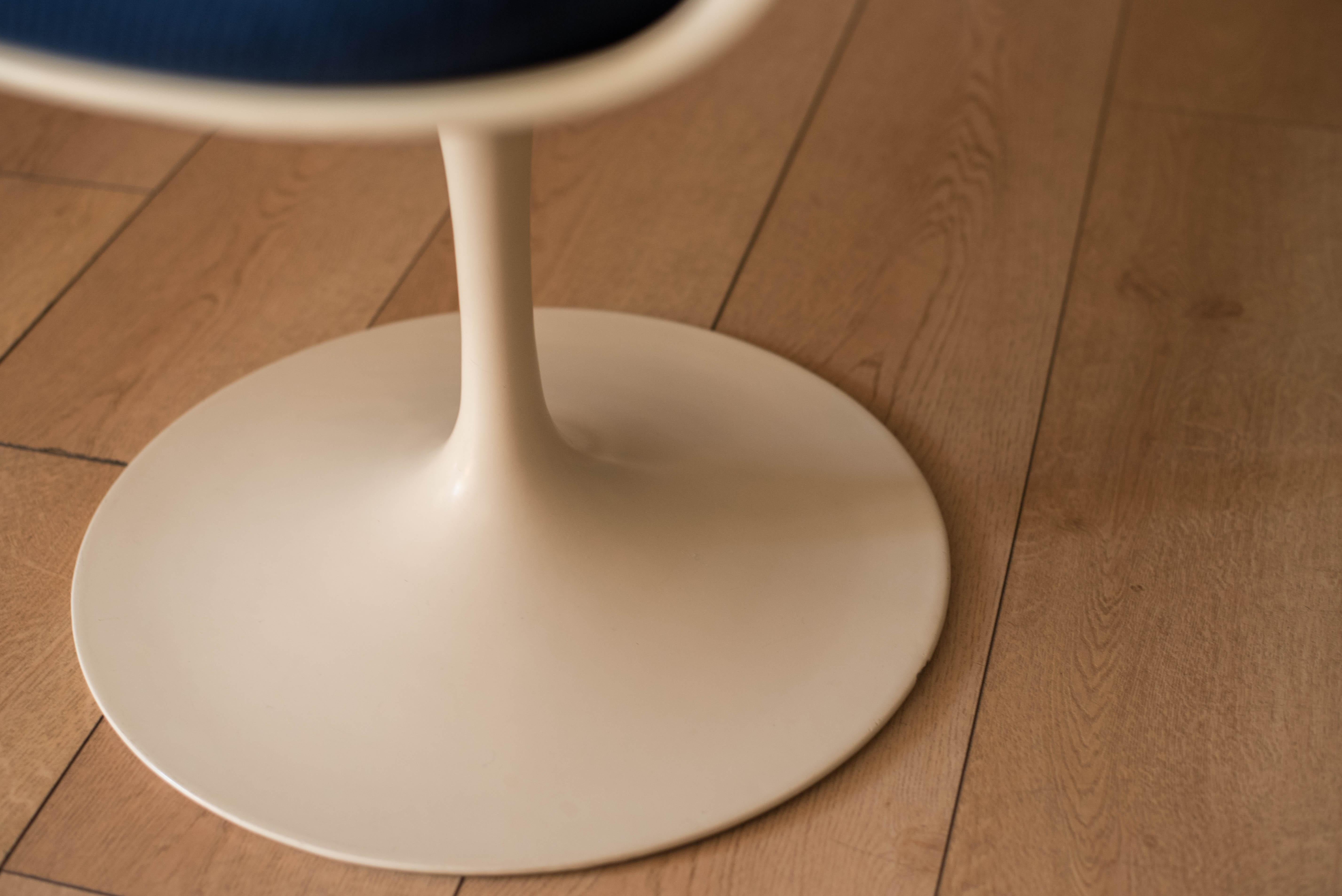 Mid-20th Century Vintage Set of Six Tulip Pedestal Dining Chairs by Eero Saarinen for Knoll For Sale