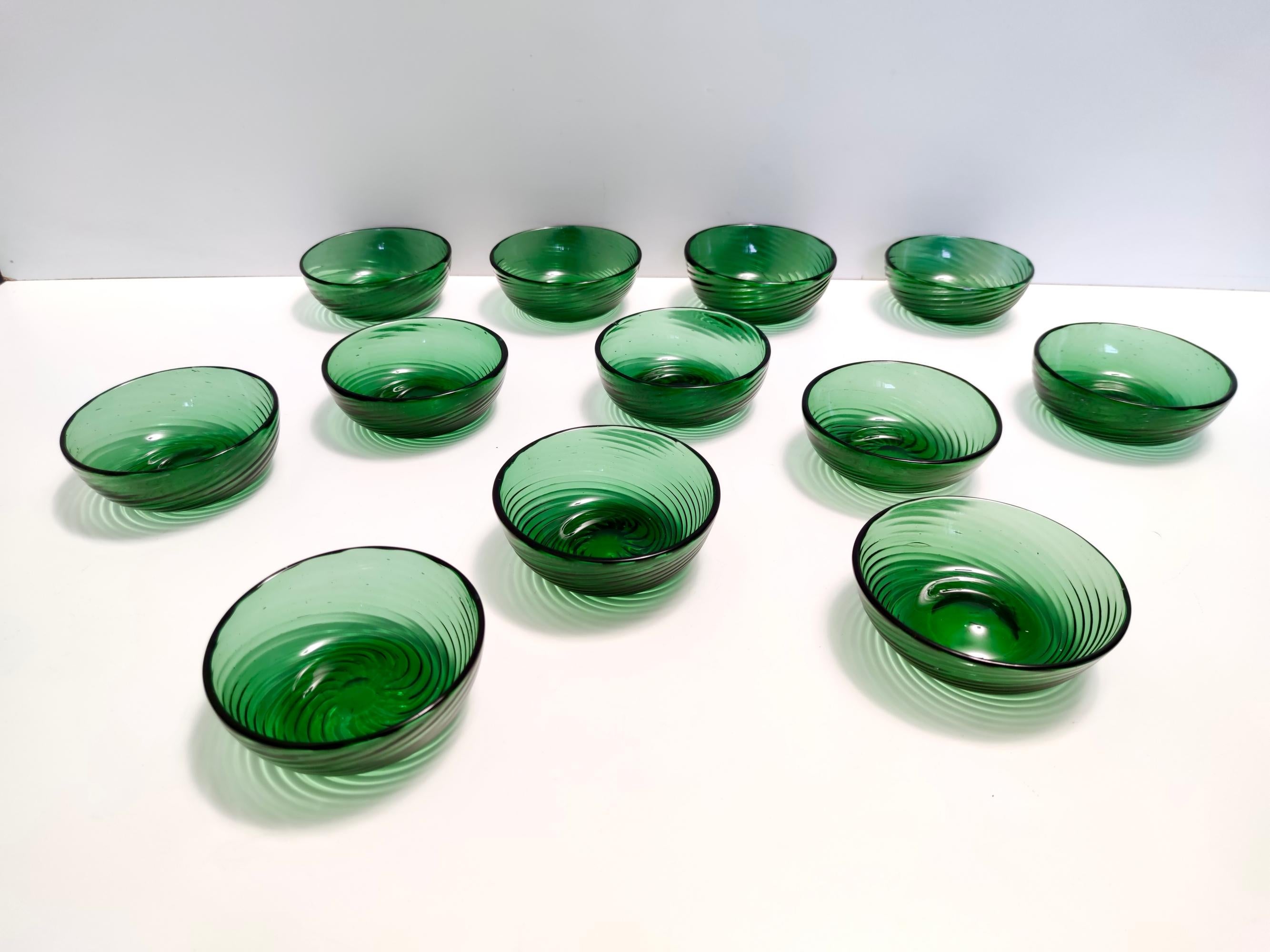 Set von zehn grünen Empoli-Dessertschalen aus geblasenem Glas von Vetreria Etrusca, Vintage (Italienisch) im Angebot