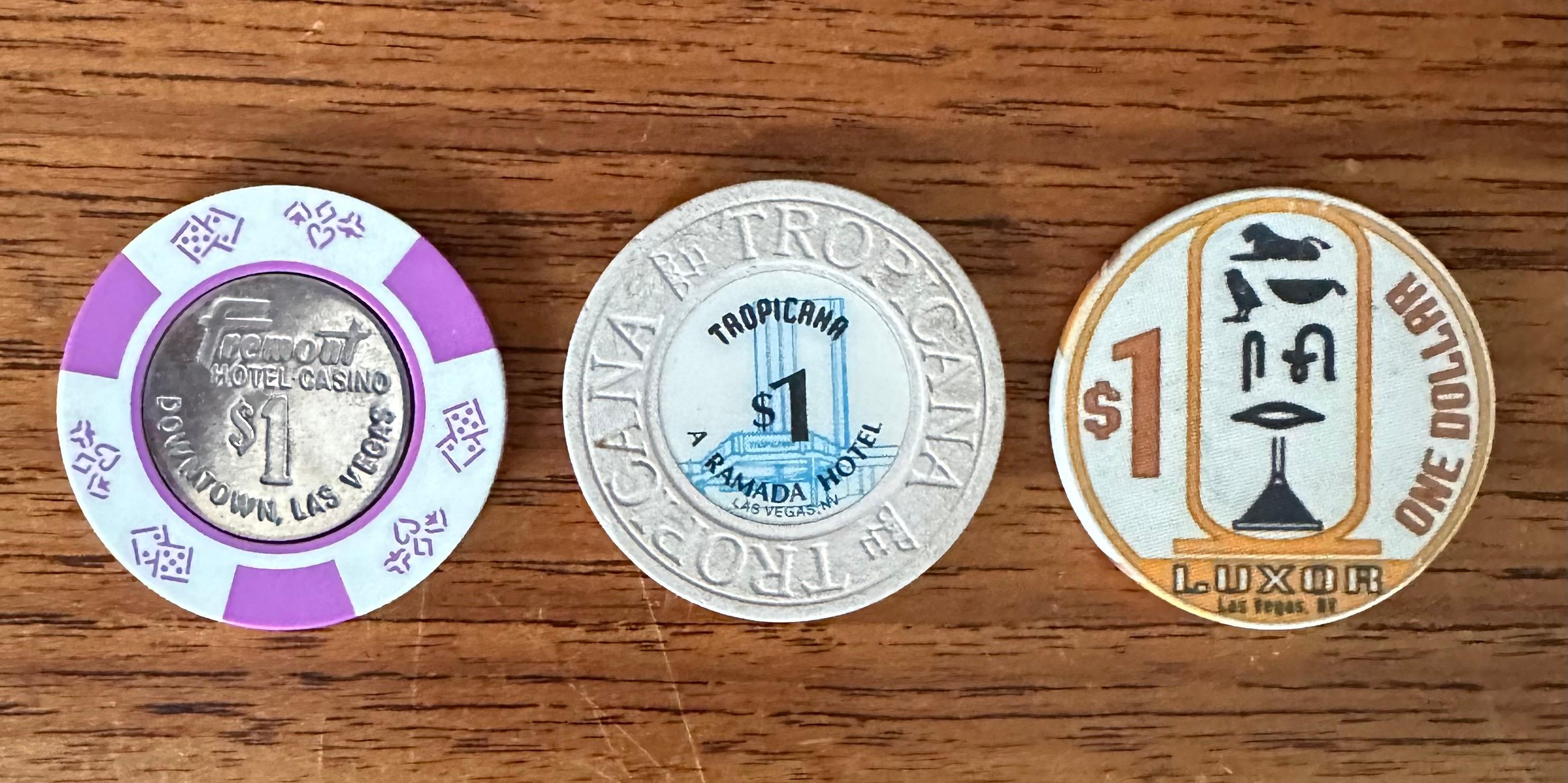Vintage Set of Thirteen Las Vegas $1 Poker Chips In Good Condition For Sale In San Diego, CA