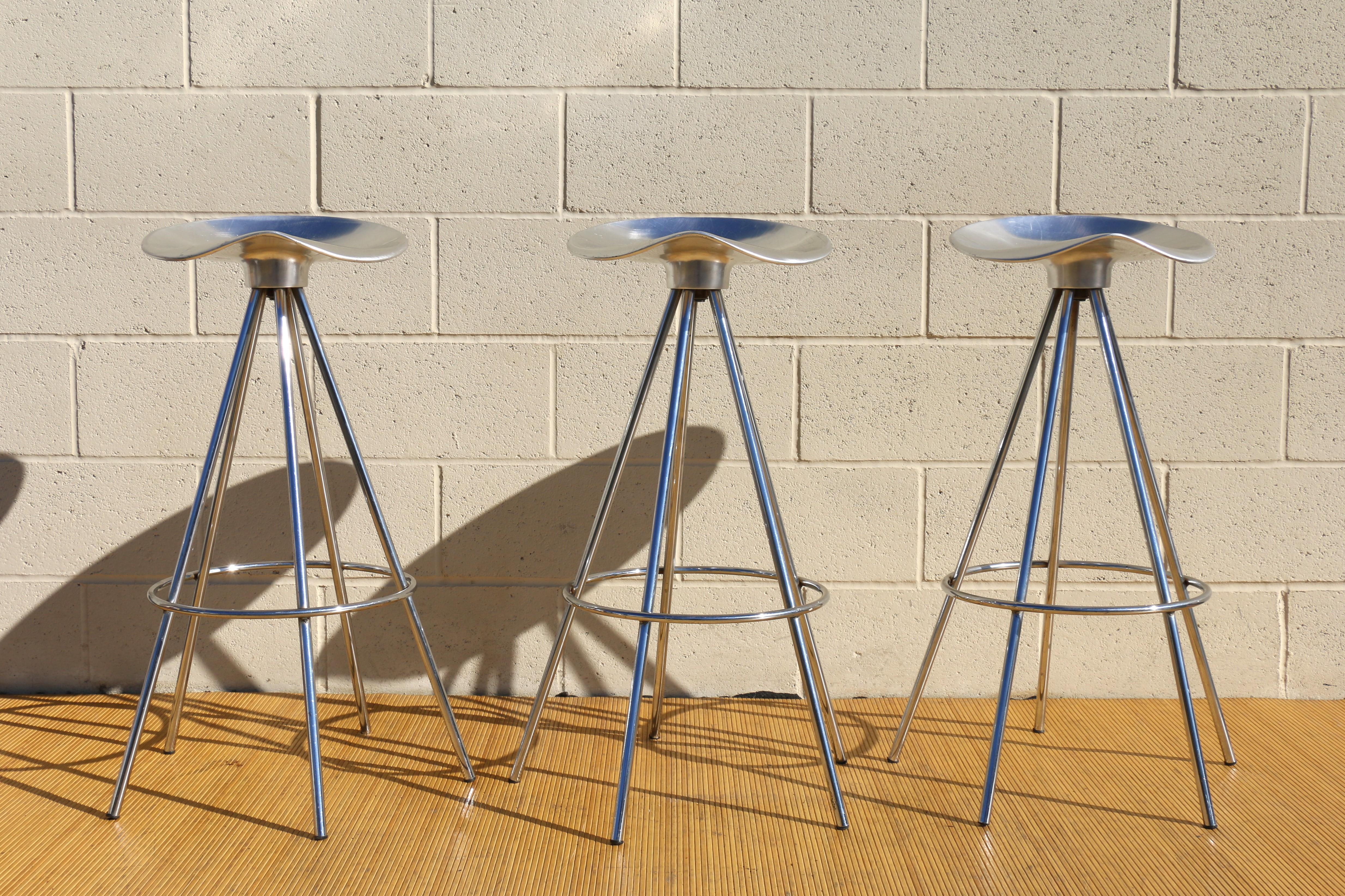 Moderne Ensemble vintage de trois tabourets de bar jamaïcains, années 1970 en vente
