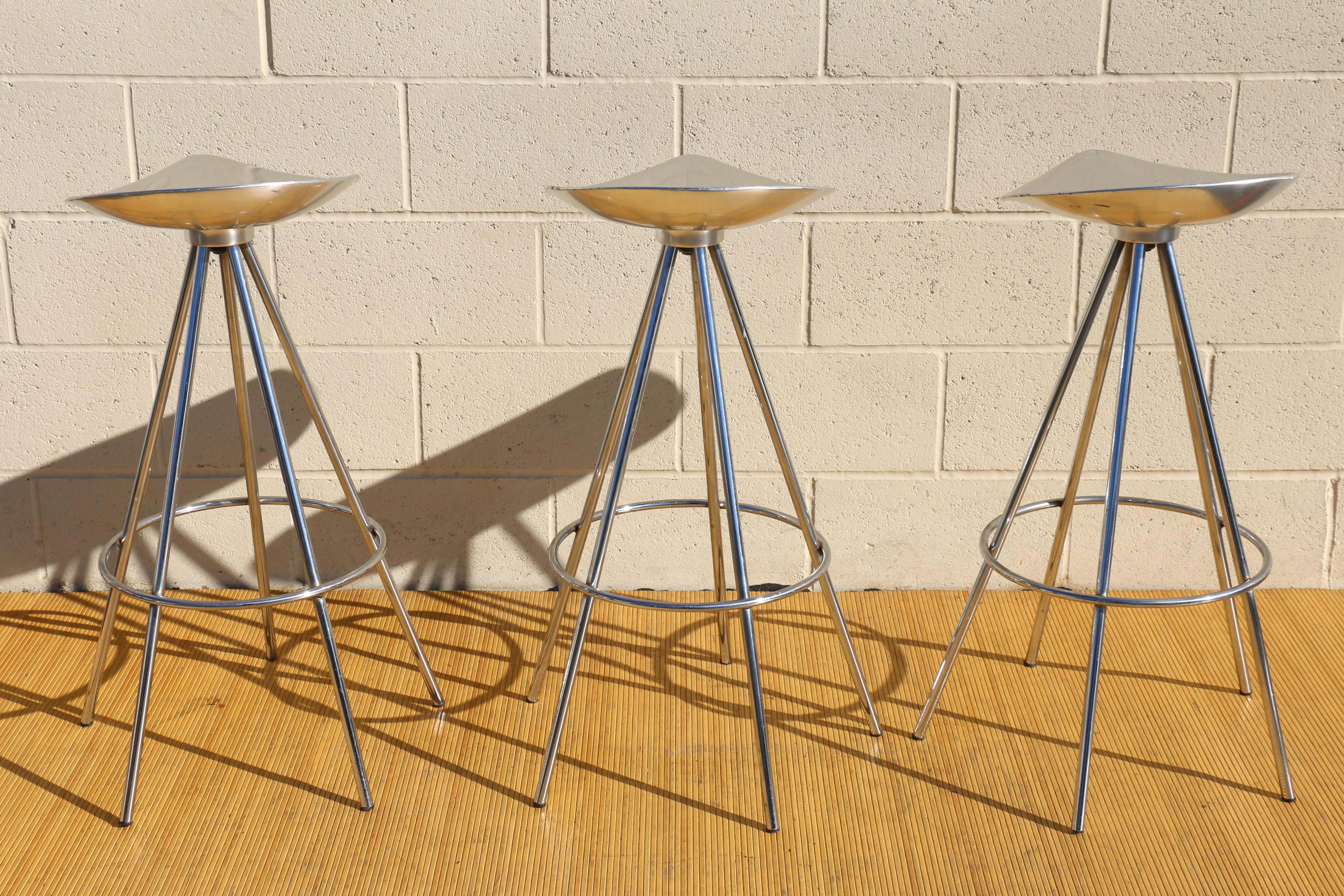 Ensemble vintage de trois tabourets de bar jamaïcains, années 1970 Bon état - En vente à North Hollywood, CA
