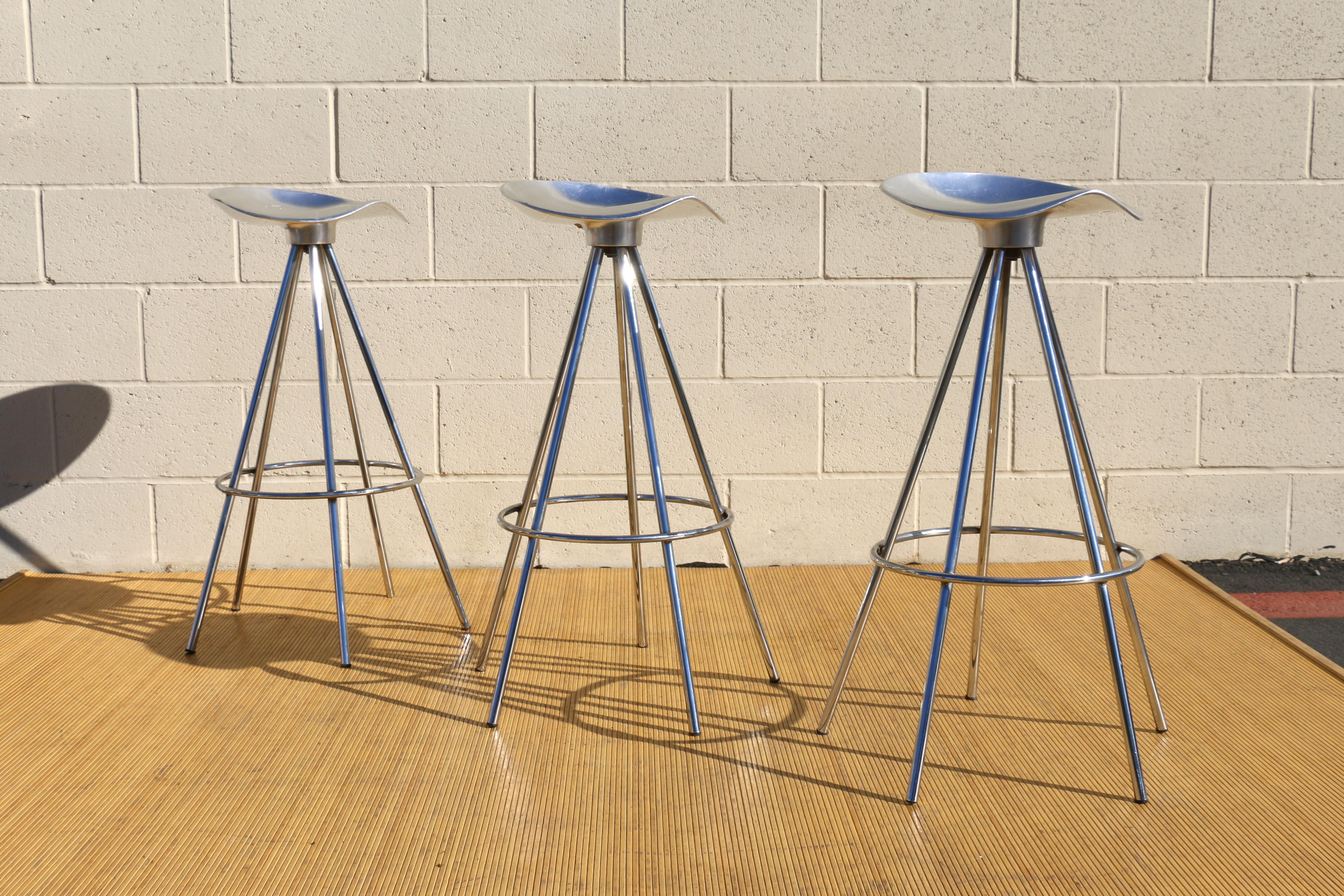 Aluminium Ensemble vintage de trois tabourets de bar jamaïcains, années 1970 en vente