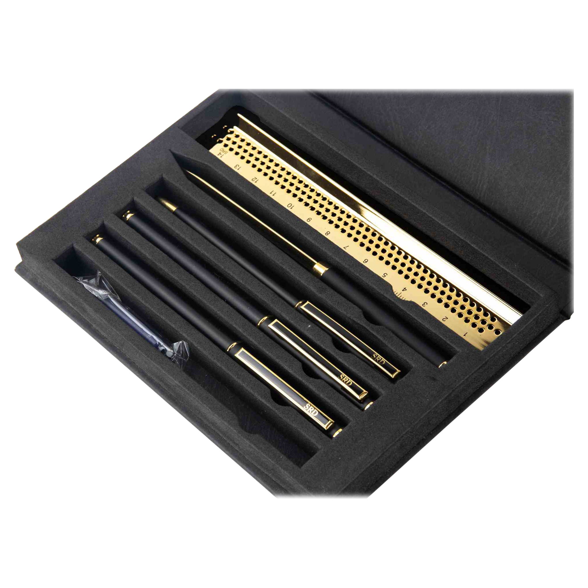 Set vintage de trois stylos, un presse-papier et une règle, années 2000