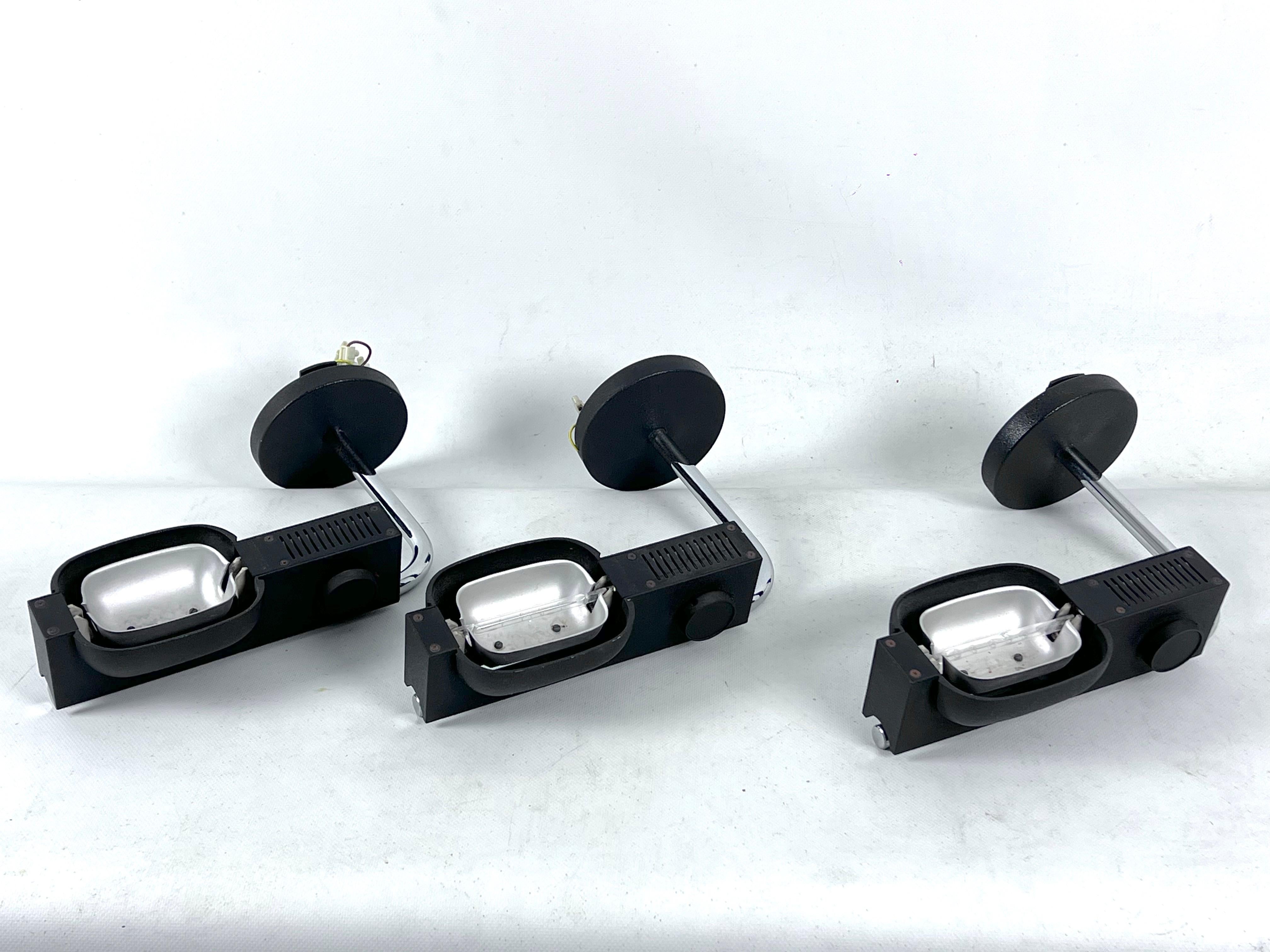 Vintage set of three sconces by Ernesto Gismondi for Artemide. Italy 1980s In Good Condition For Sale In Catania, CT