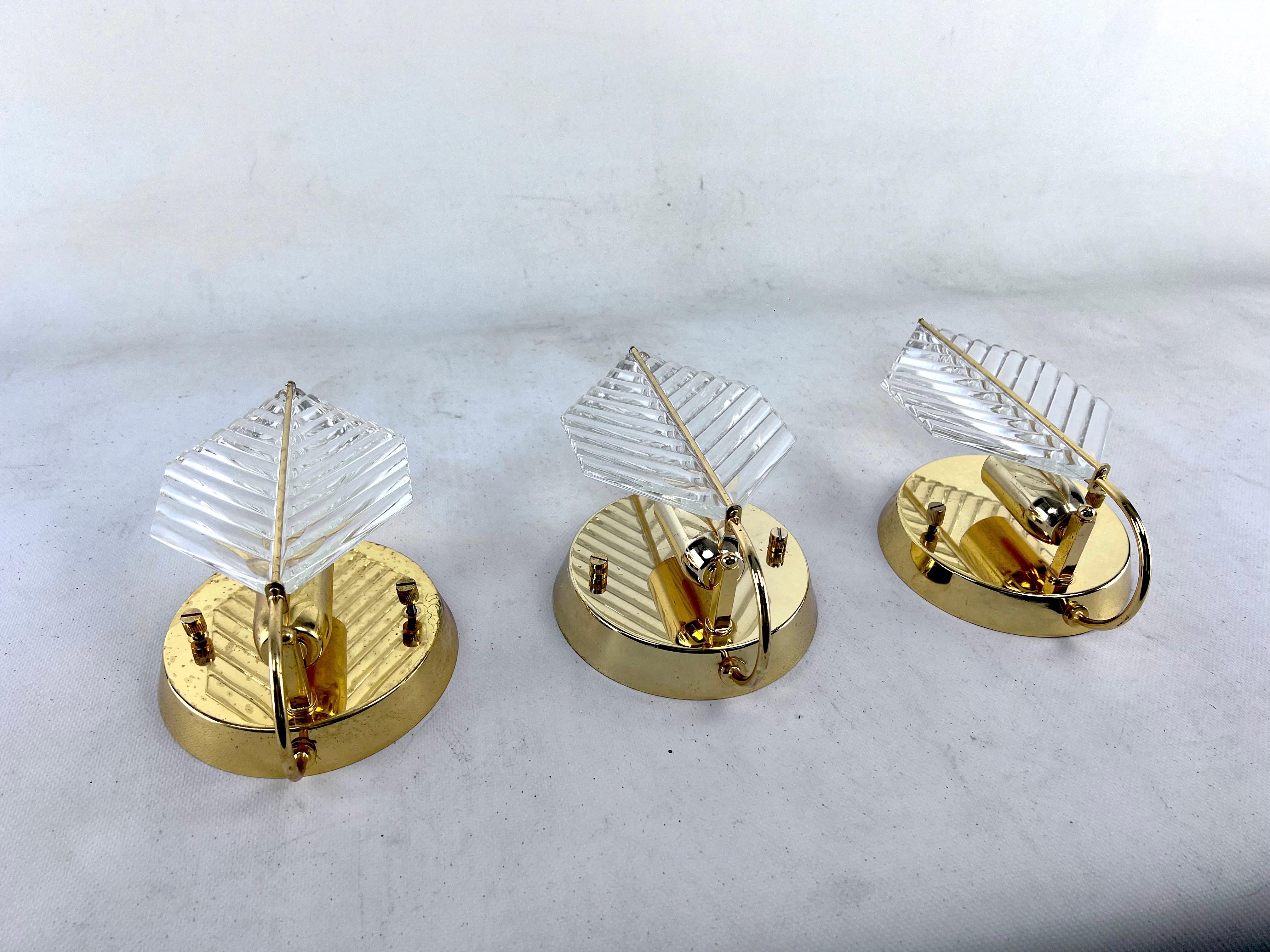 Mid-Century Modern Vintage set of three sconces in brass and glass by Zero Quattro. Italy 1970s For Sale