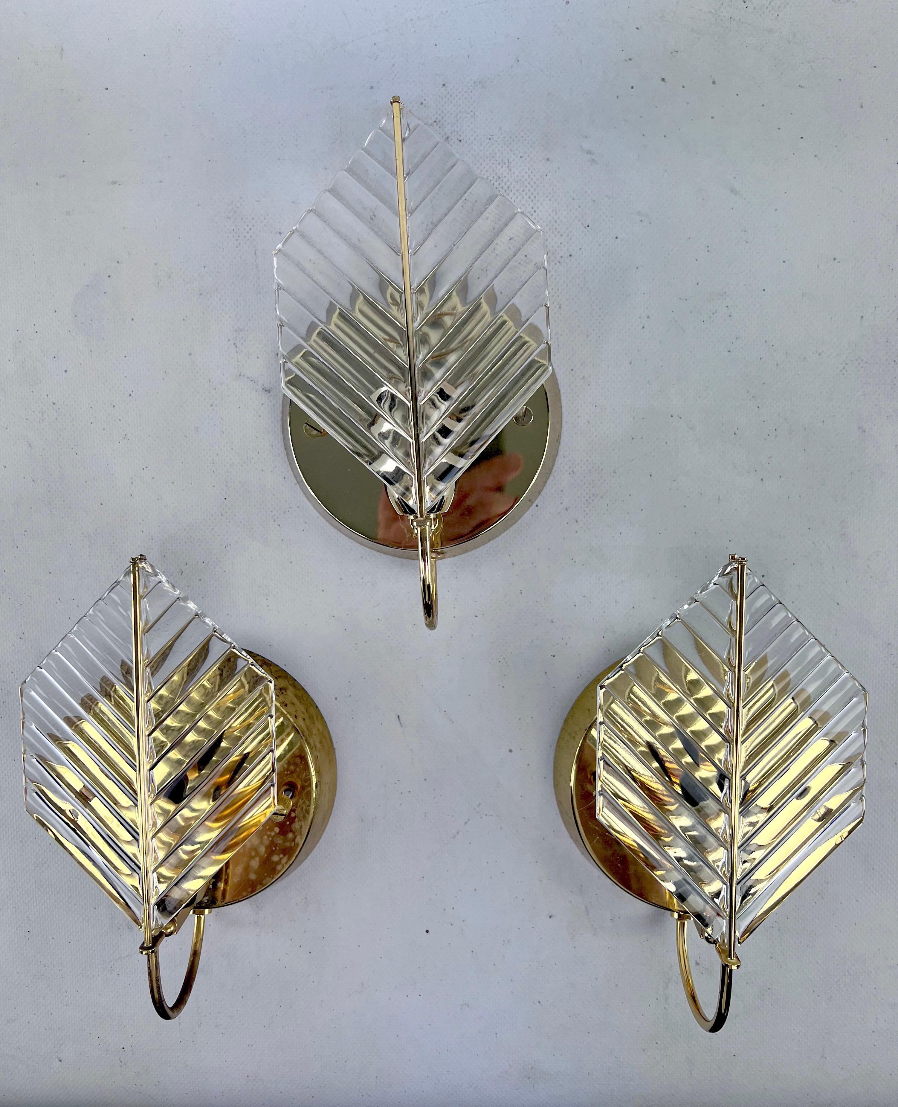 Vintage set of three sconces in brass and glass by Zero Quattro. Italy 1970s For Sale 2