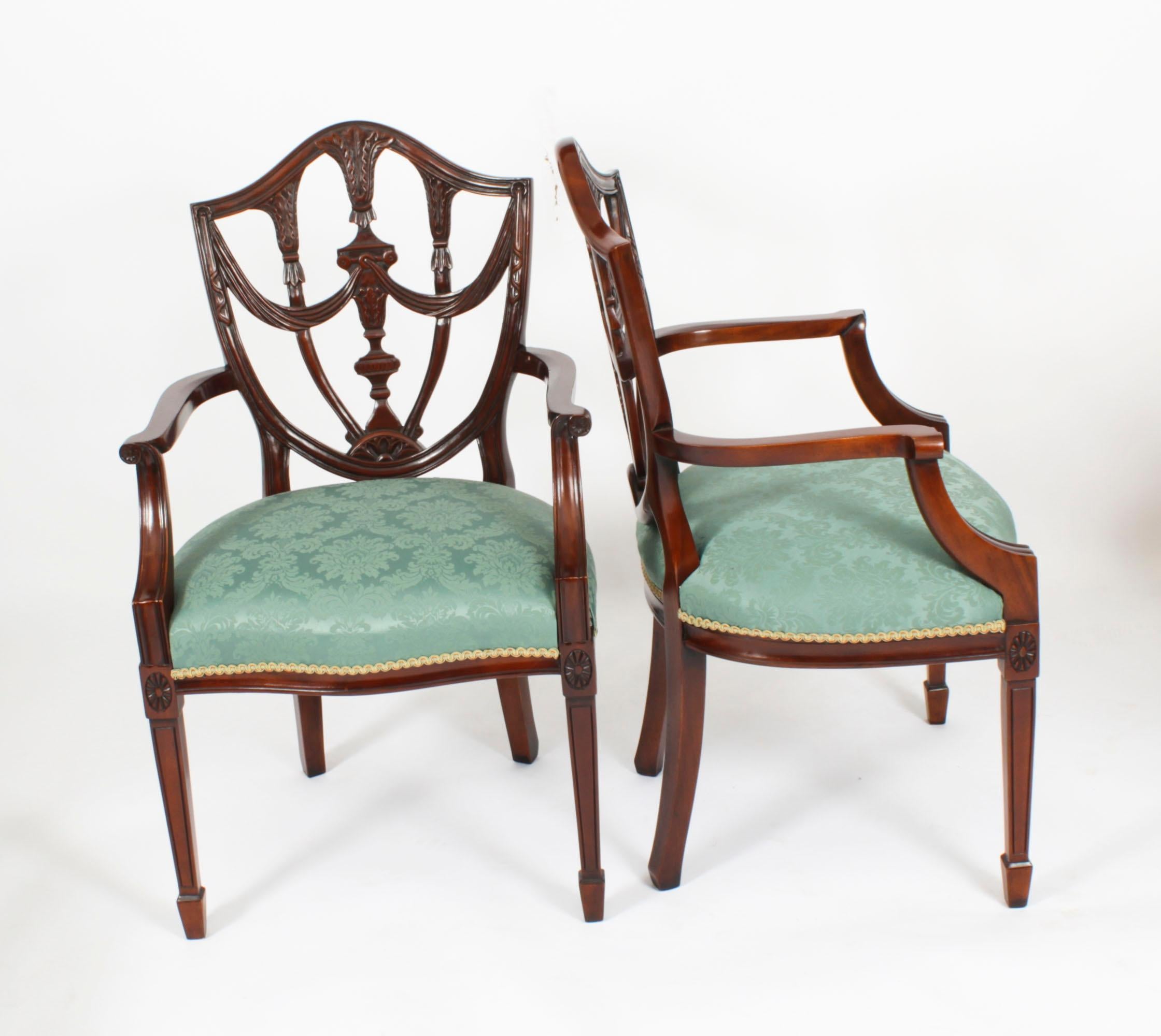Vintage Set of Twelve Federal Revival shield back dining chair 20th C For Sale 6