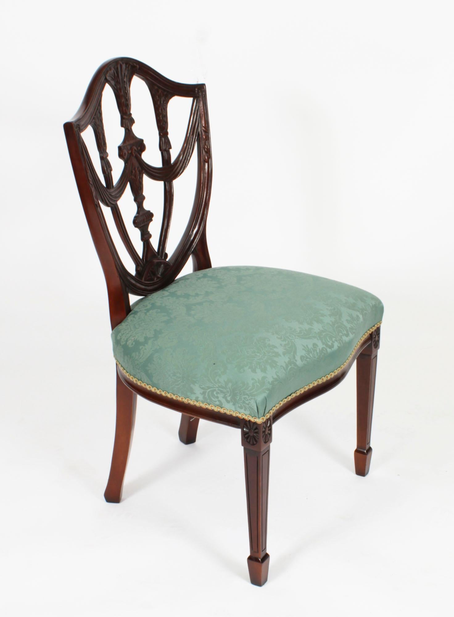 Vintage Set of Twelve Federal Revival shield back dining chair 20th C For Sale 4