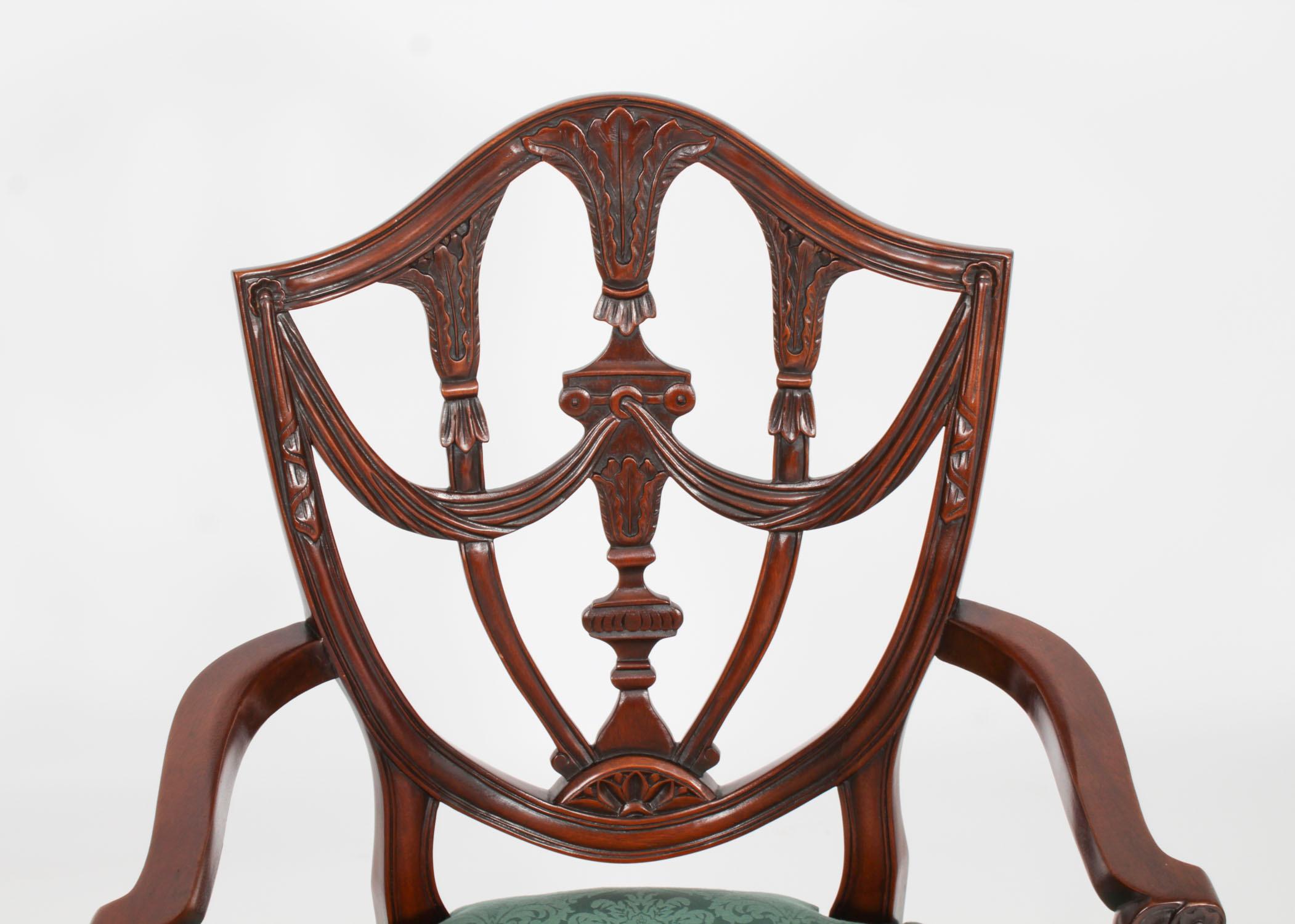 Ensemble vintage de vingt chaises de salle à manger à dossier bouclier de style Revive Fédéral 20ème siècle en vente 10