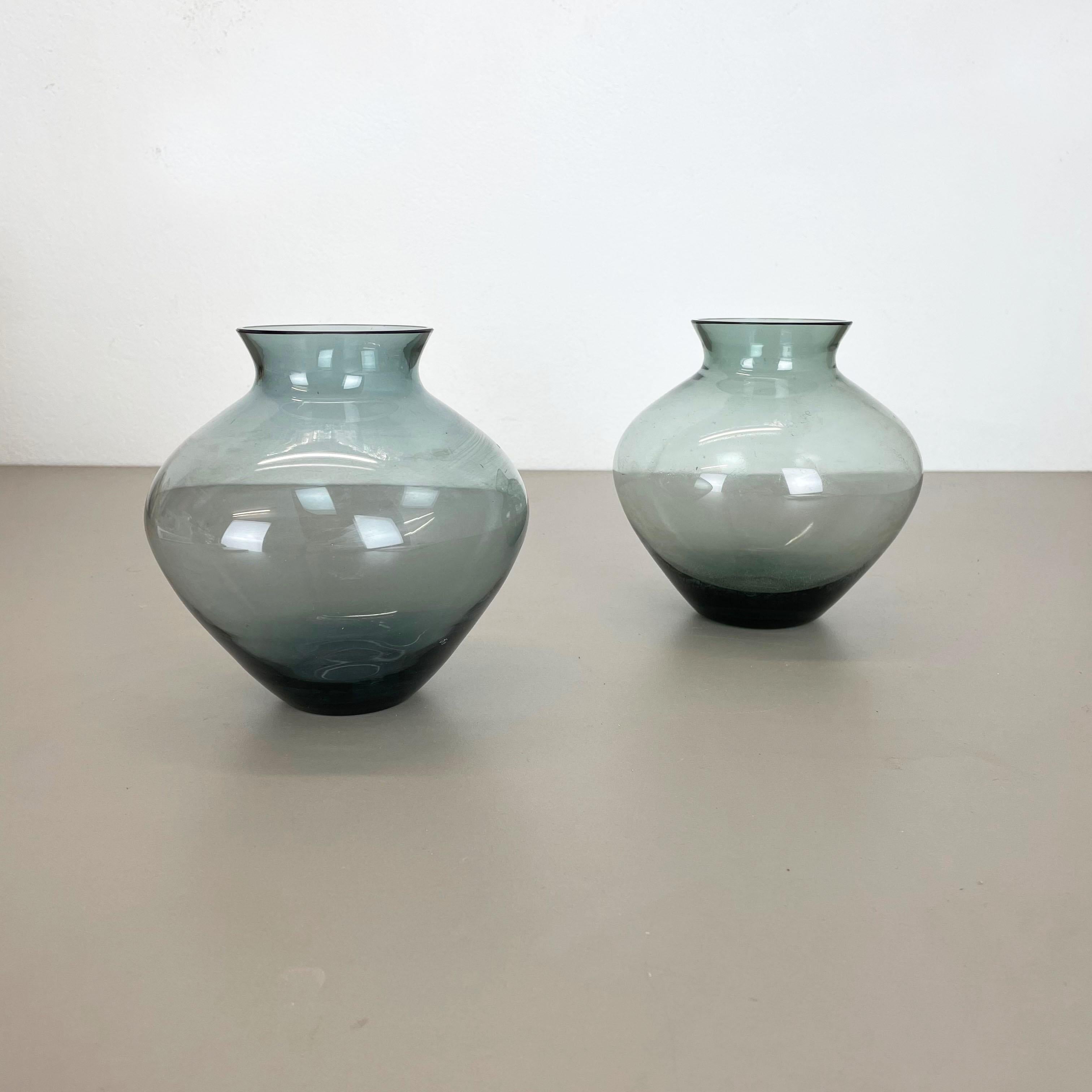 Article:

Set of two Turmaline vases heart vases


Producer:

WMF, Germany


Design:

Prof. Wilhelm Wagenfeld Bauhaus 



Decade:

1960s


Description:

Original vintage 1960s Set of two vases of the Wagenfeld Turmalin series.