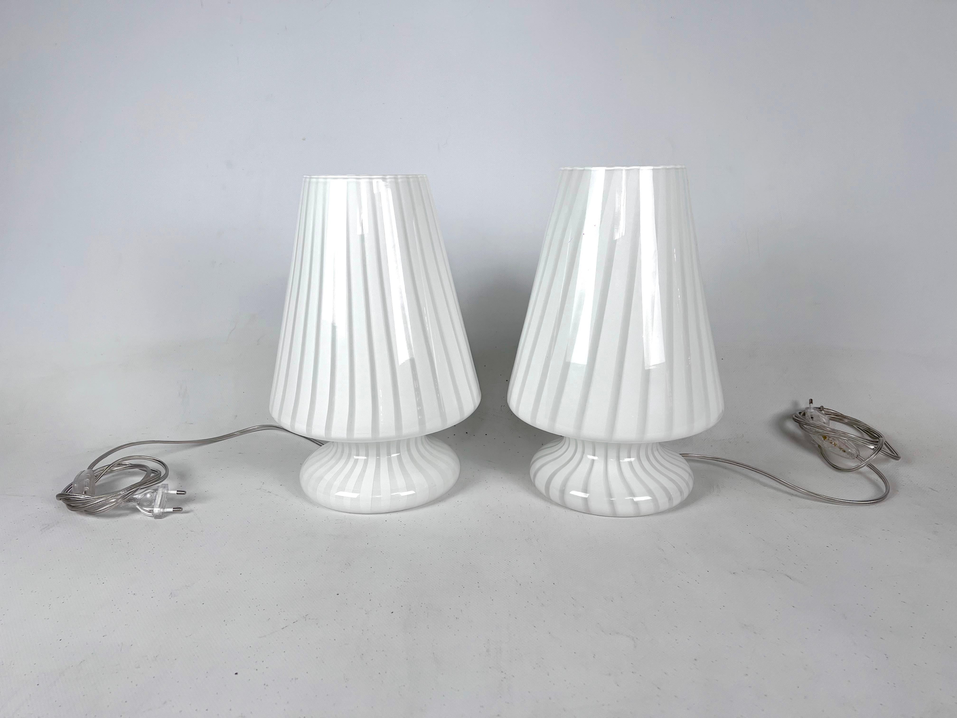 Vintage Set of Two Postmodern Murano Glass Table Lamps from 70s In Good Condition For Sale In Catania, CT