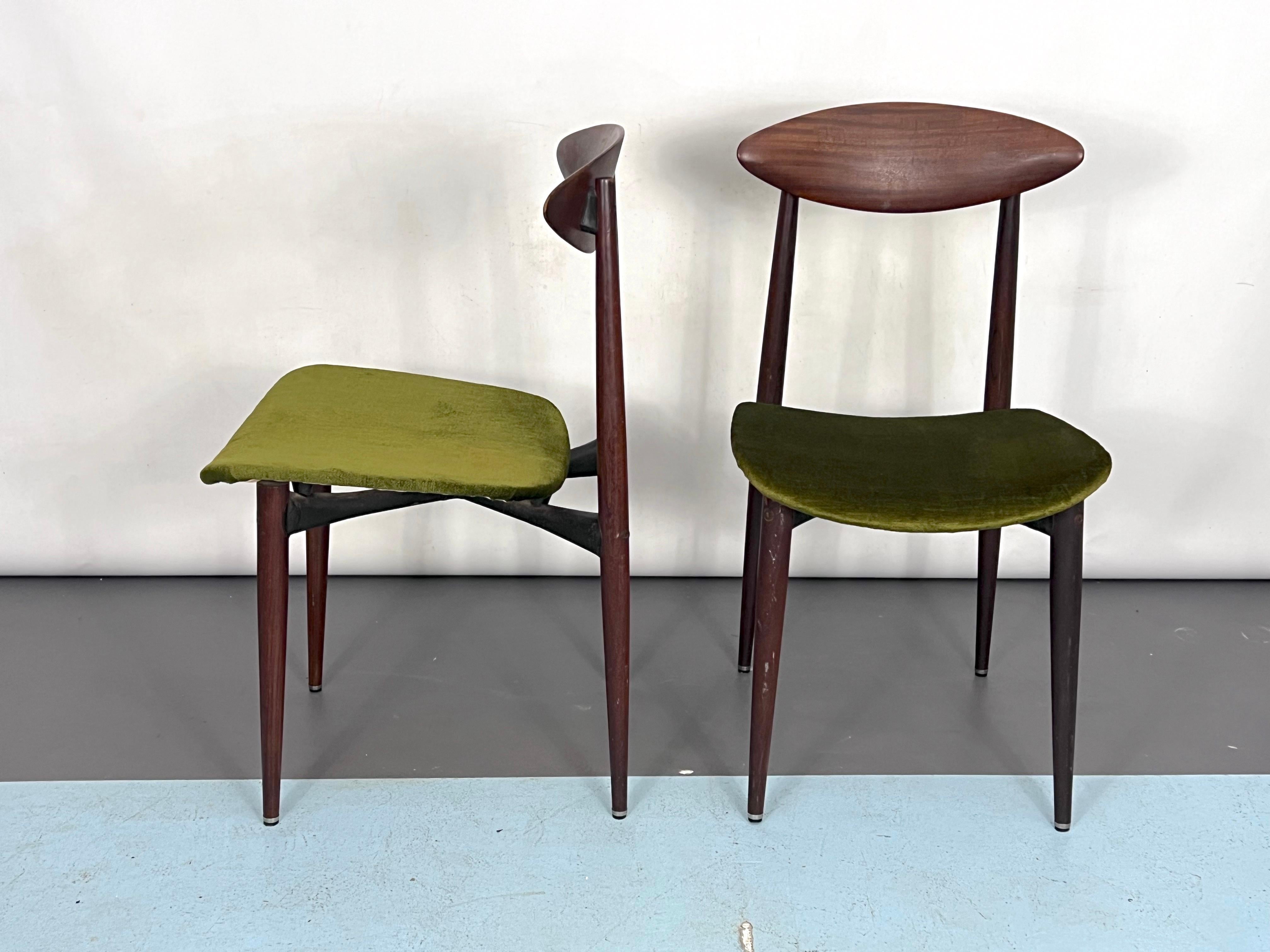 Italian Vintage set of two wood and green velvet chairs. Italy 1950s For Sale