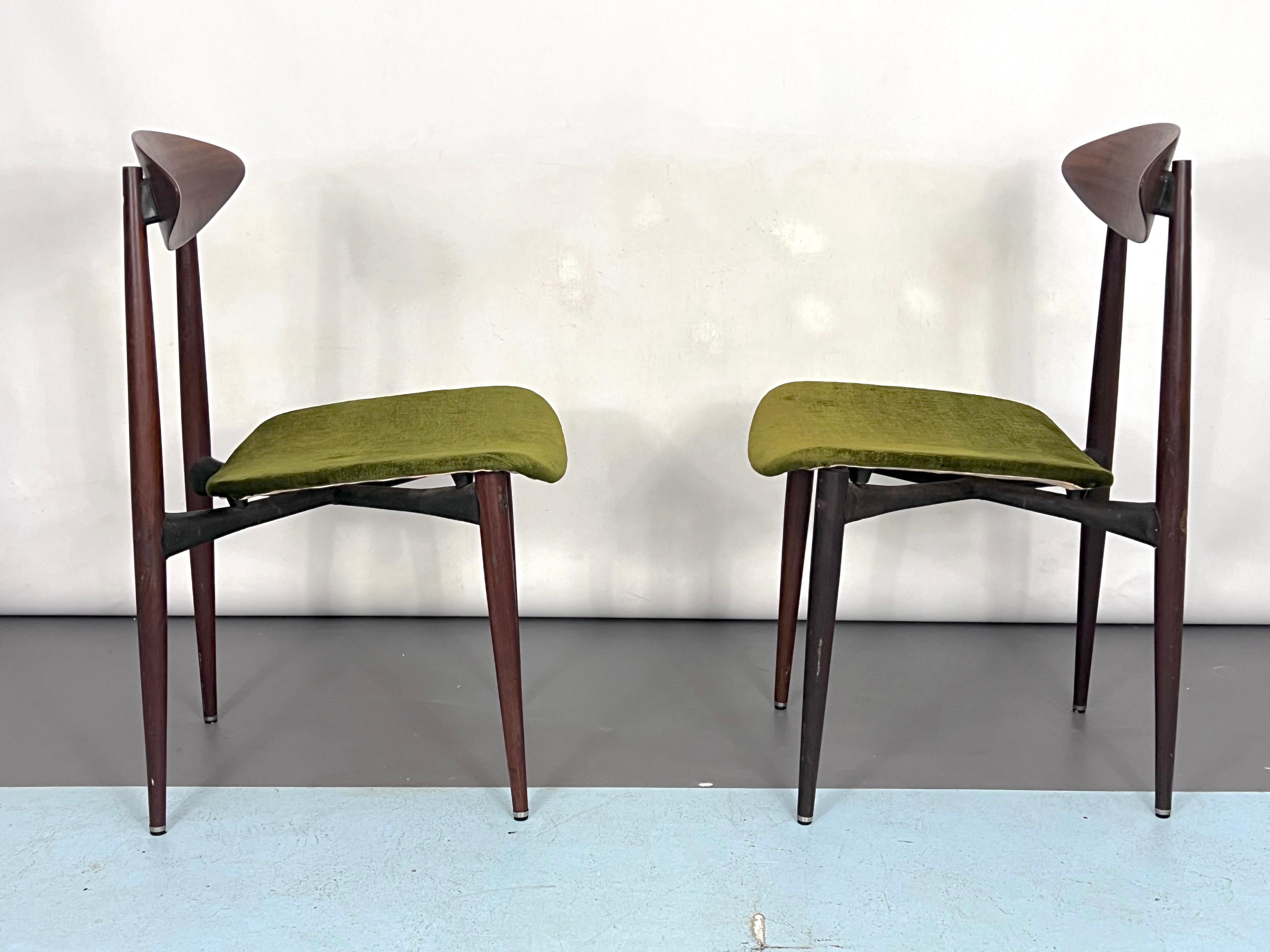 Velvet Vintage set of two wood and green velvet chairs. Italy 1950s For Sale