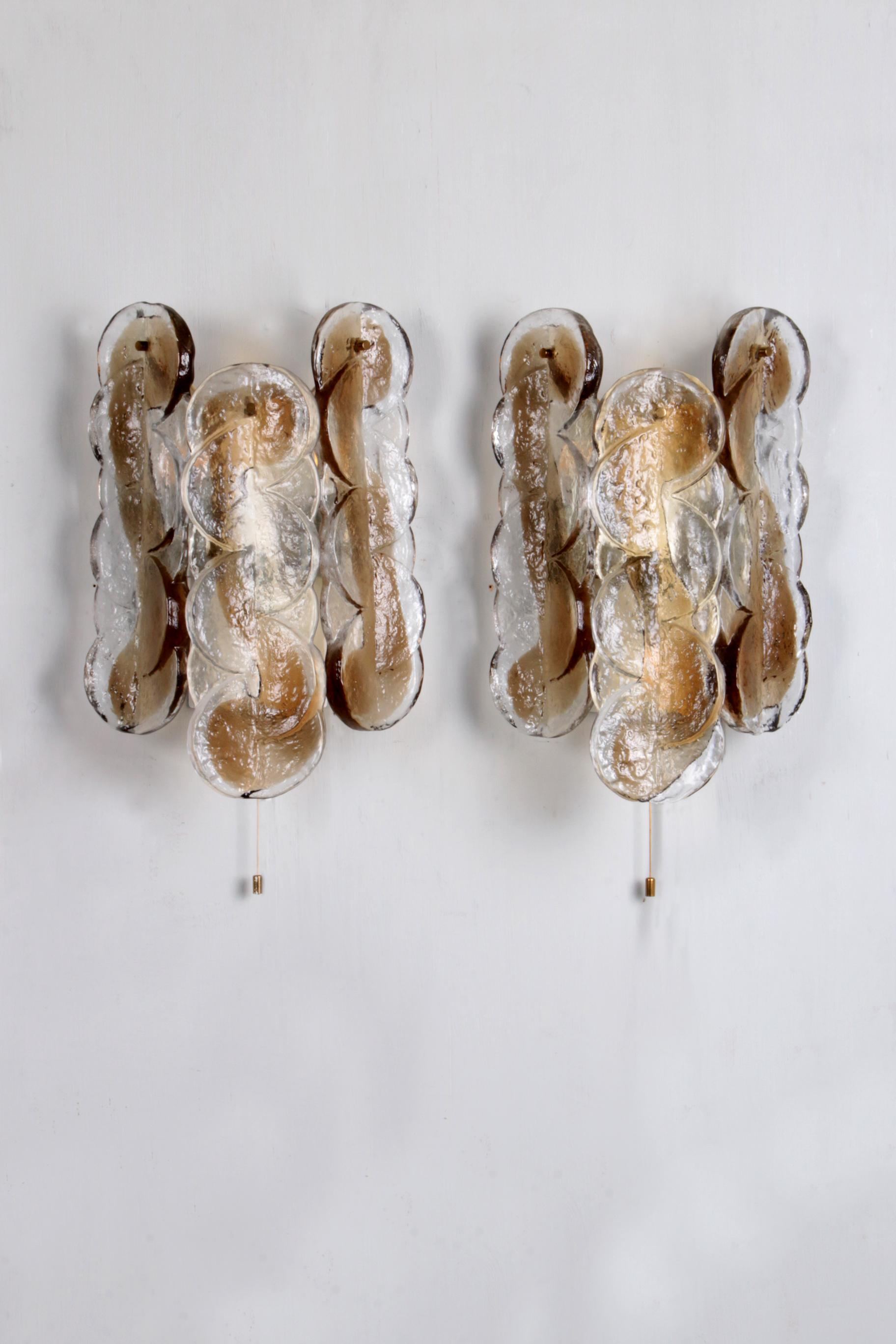 Set Vintage-Wandleuchten Kalmar Franken KG, Modell Citrus 1960er Jahre


Entdecken Sie den Charme der 60er Jahre mit diesem authentischen Set von Citrus Wandlampen von Kalmar Franken. Dieses einzigartige Set aus dickem Murano-Eisglas in einer