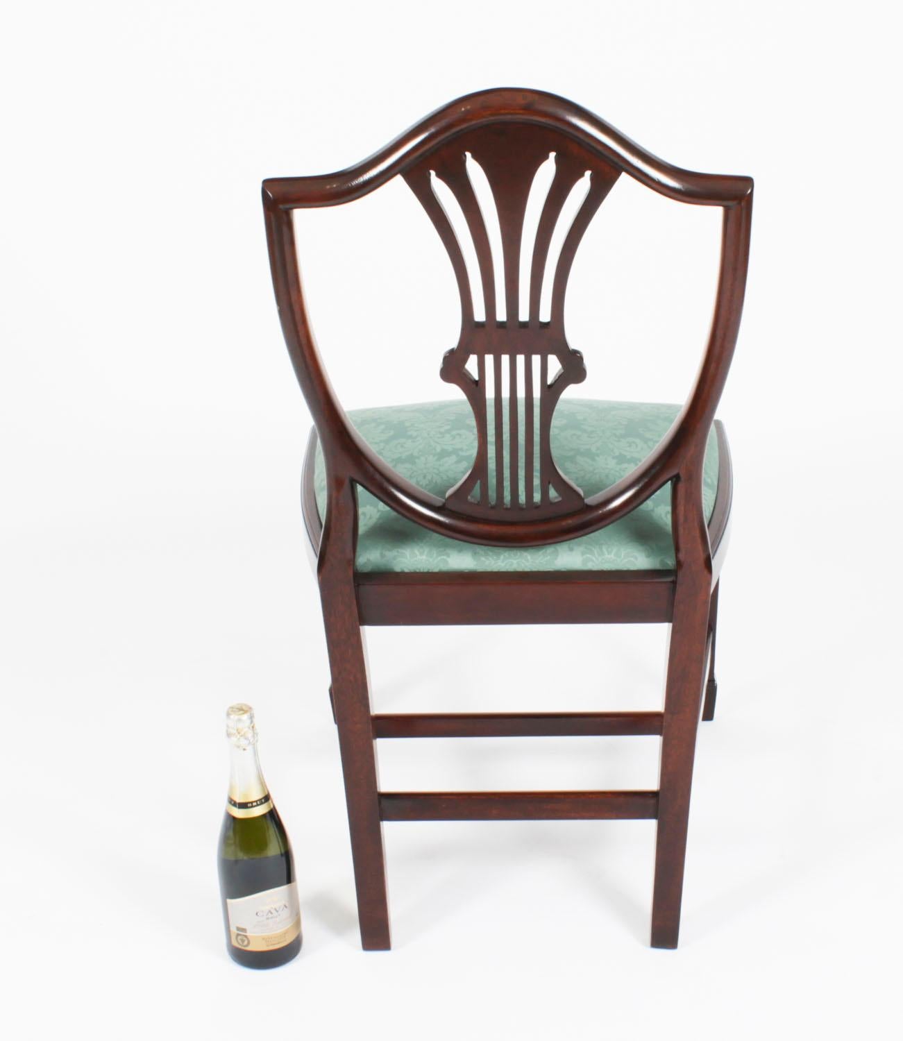 Set vintage di sette sedie da pranzo Wheatsheaf Shieldback del XX secolo in vendita 8