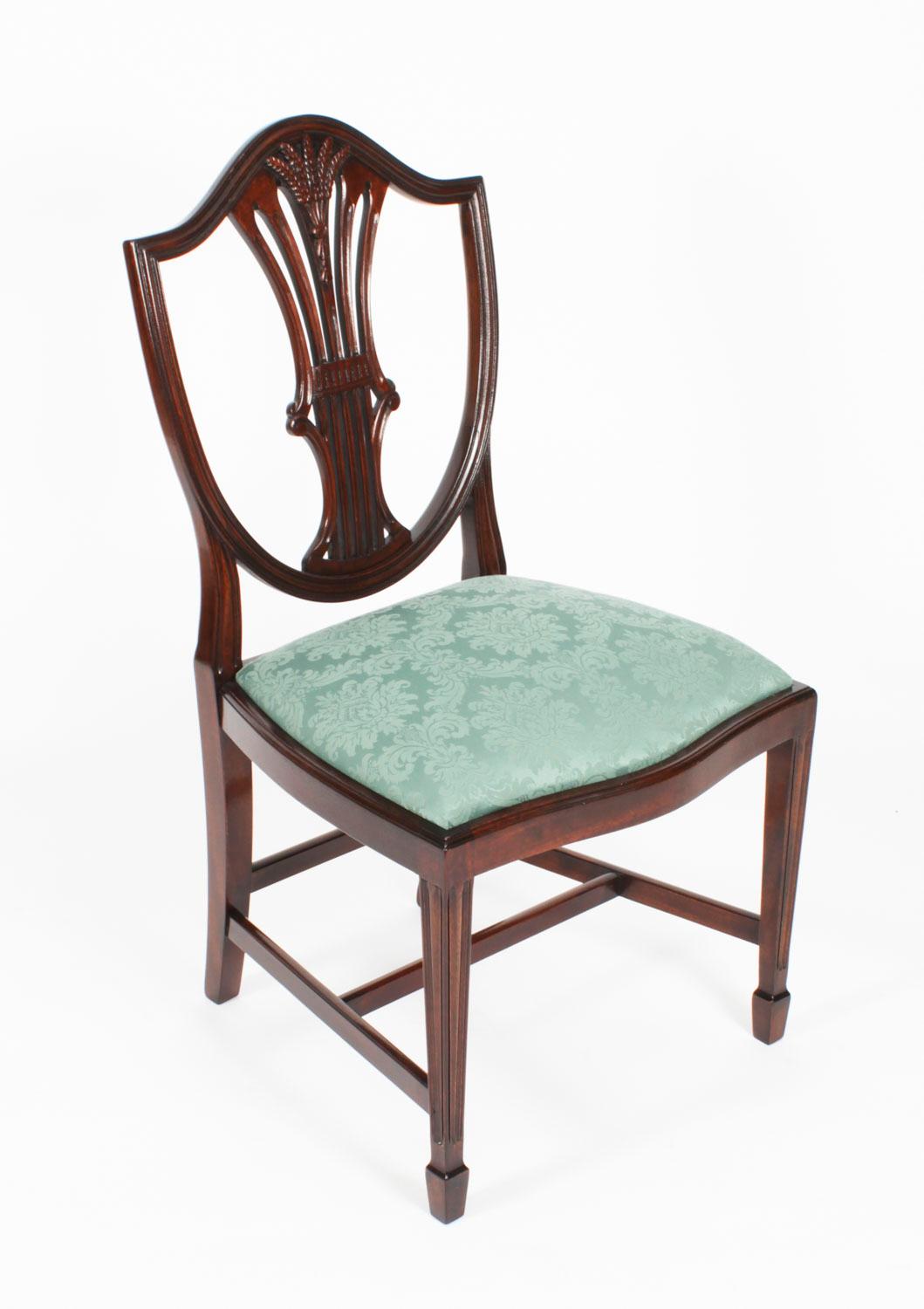 Britannico Set vintage di sette sedie da pranzo Wheatsheaf Shieldback del XX secolo in vendita