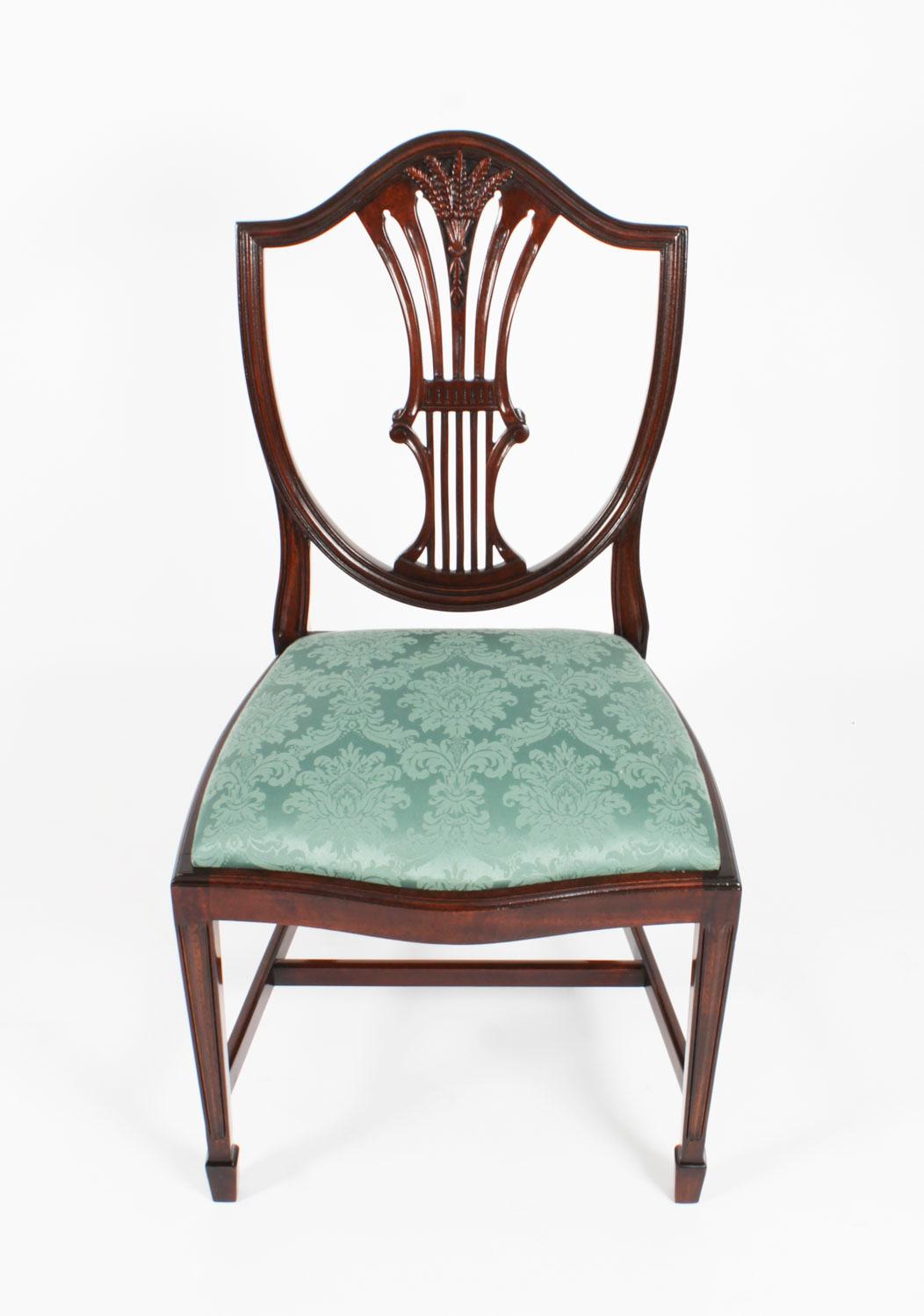 Set vintage di sette sedie da pranzo Wheatsheaf Shieldback del XX secolo In condizioni buone in vendita a London, GB