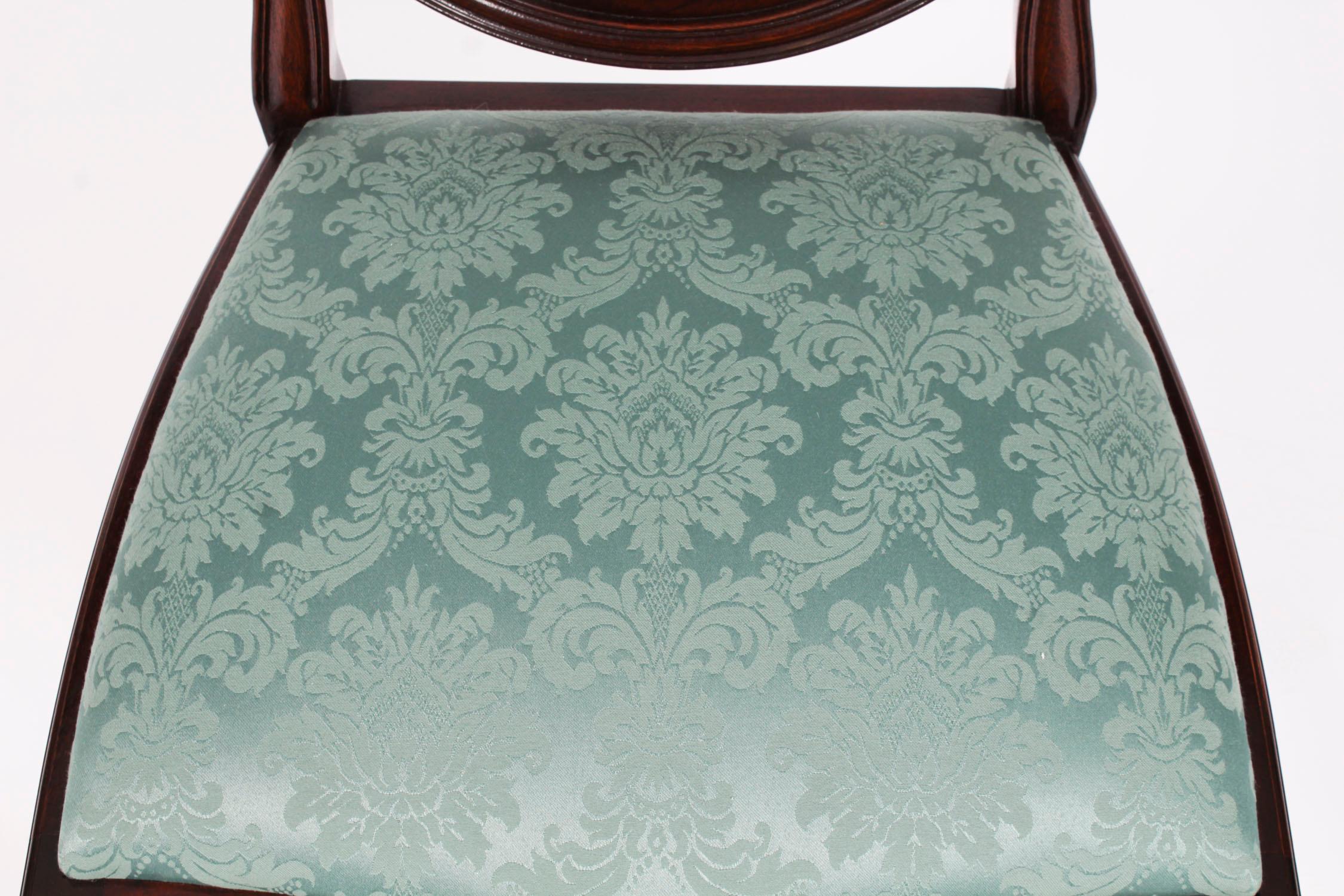 Set vintage di sette sedie da pranzo Wheatsheaf Shieldback del XX secolo in vendita 4
