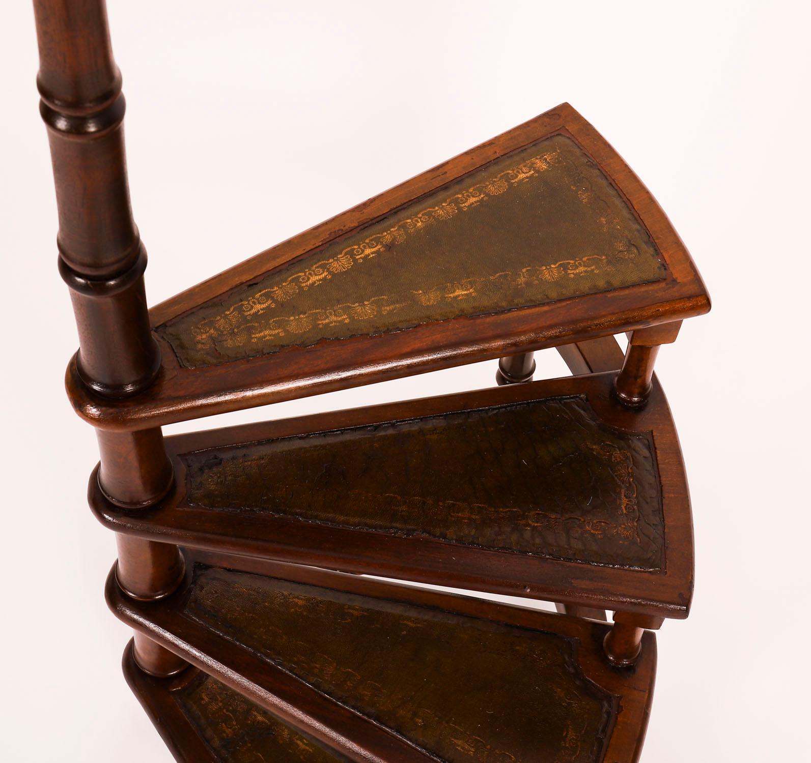 Spiral-Mahagoni-Bibliotheksschritte aus Mahagoni im Vintage-Stil, 20. Jahrhundert im Angebot 5