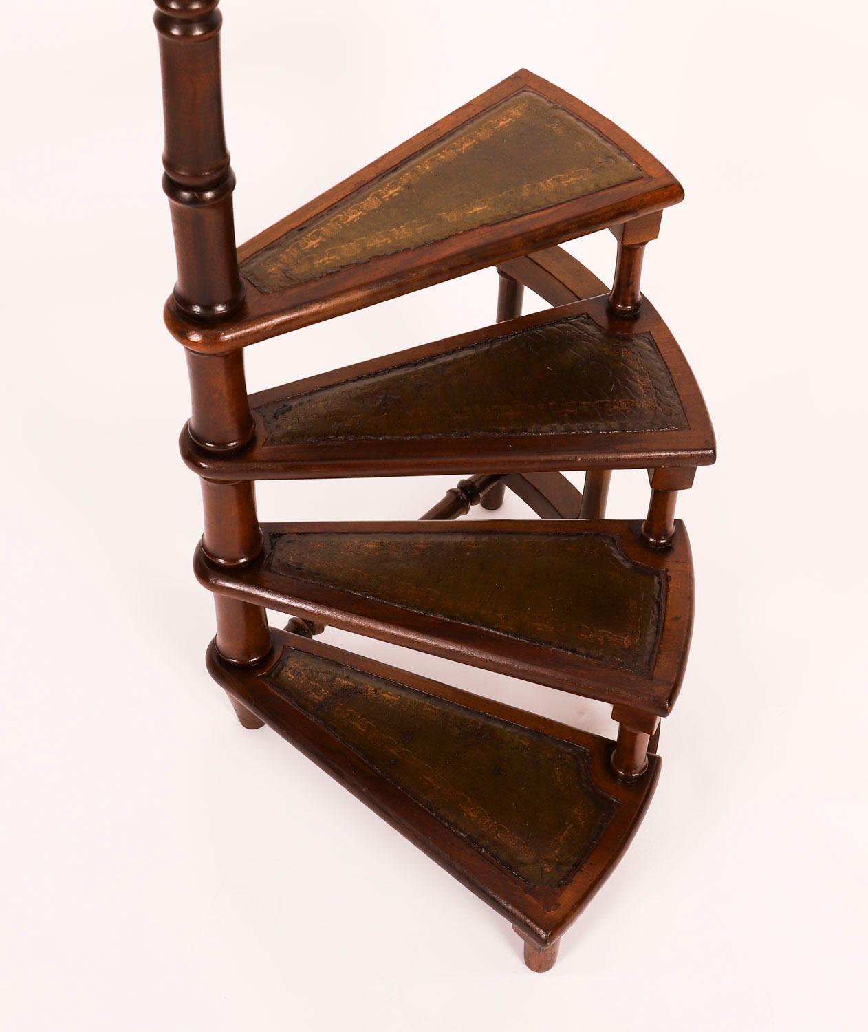 Spiral-Mahagoni-Bibliotheksschritte aus Mahagoni im Vintage-Stil, 20. Jahrhundert im Angebot 6