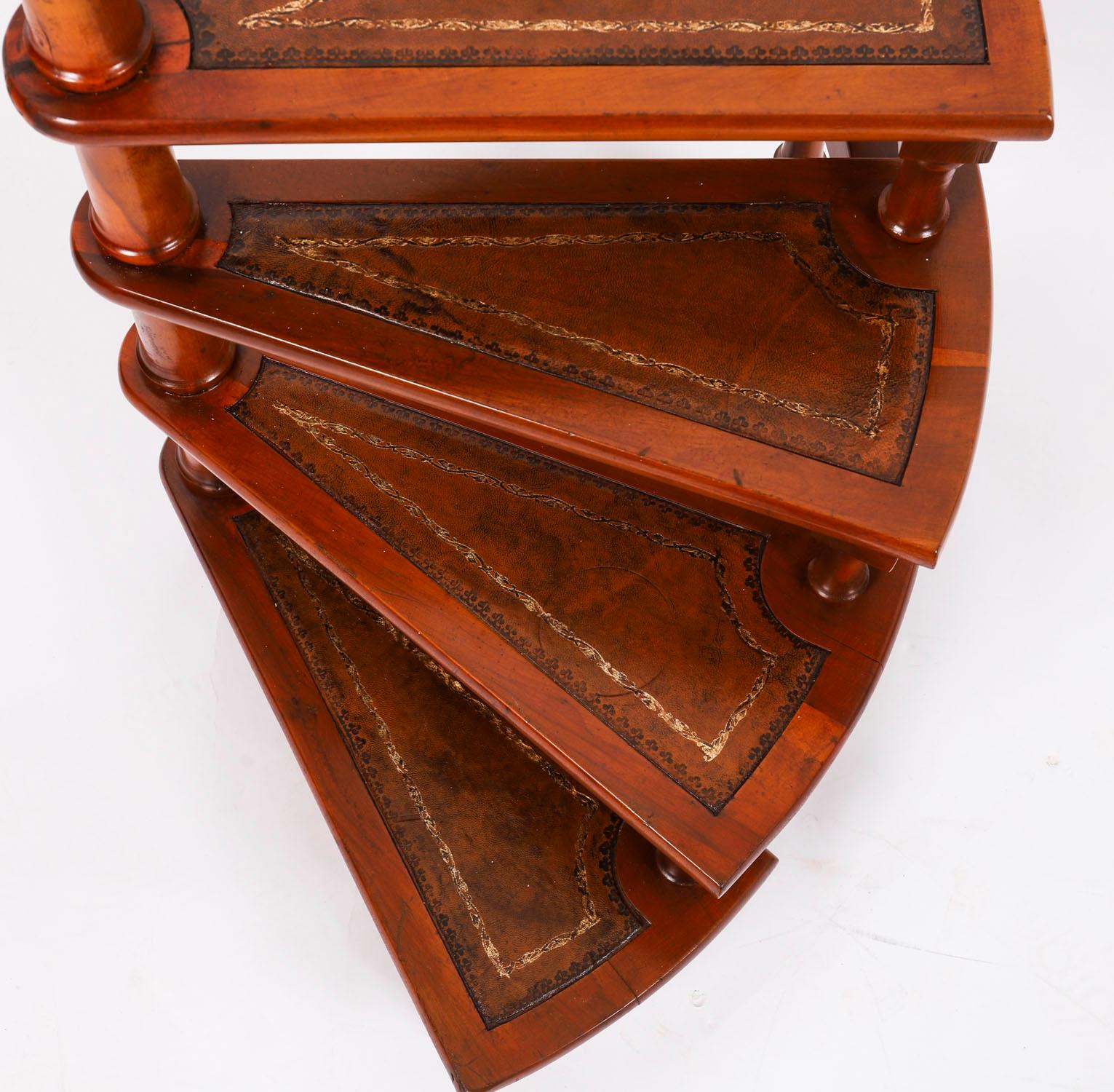 Inglese Set vintage di gradini da biblioteca a spirale in mogano 20° secolo in vendita