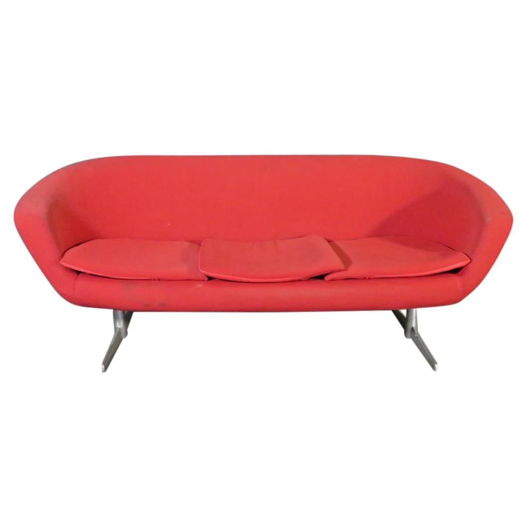 Vieille banquette vintage dans le style de Overman