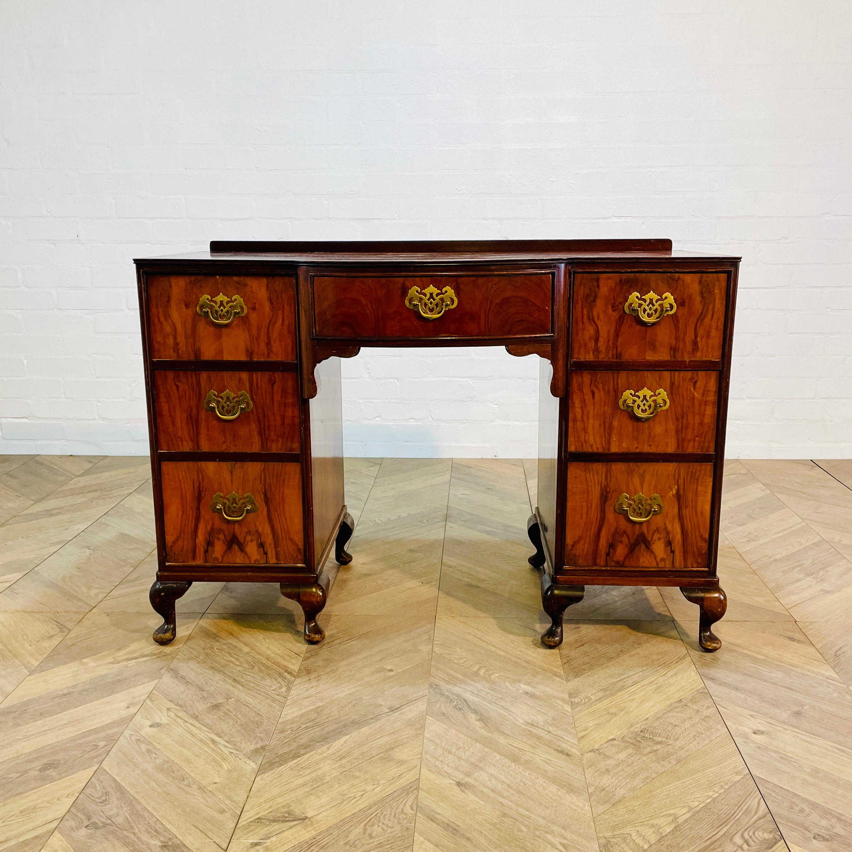 A Lovely Compact Vintage Desk with 7 Drawers by Renowned British Maker; Beithcraft. circa 1960s.

The desk, designed in traditional manner, is finished in walnut veneer, which is in very good vintage condition, but does have a couple of marks to the