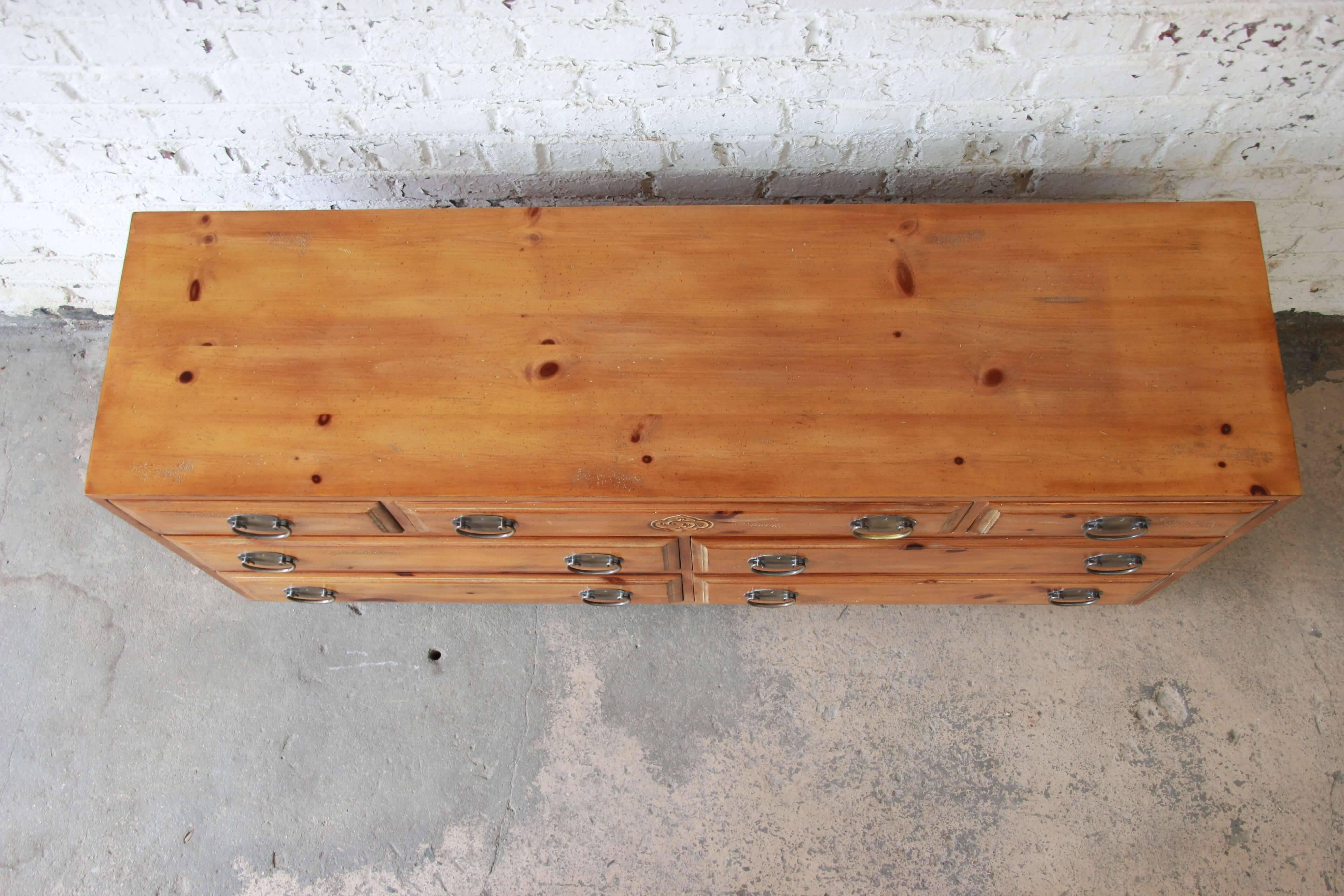 Late 20th Century Vintage Seven-Drawer Pine Dresser by Henredon