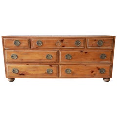 Vieille commode à sept tiroirs en pin par Henredon