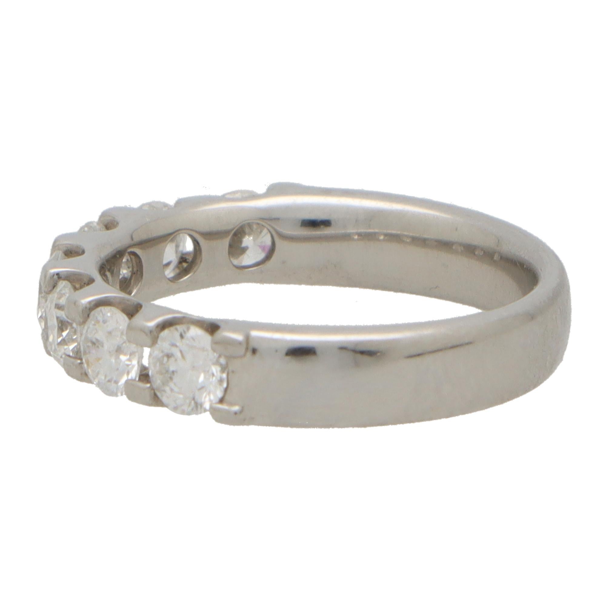 Vintage Seven Stone Diamond Ring Set in Platinum In Excellent Condition For Sale In London, GB