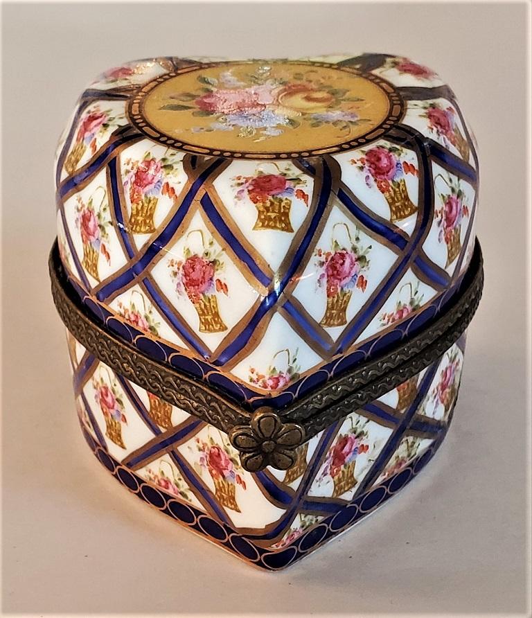 PRESENTING A STUNNING Vintage Sevres Style Heart Shaped Perfume Box complete with 3 mini perfume bottles and bronzed mounts.

Early 20th Century, circa 1920-30.

Hand-painted floral medallion on lid and floral design all over.

Cobalt blue,