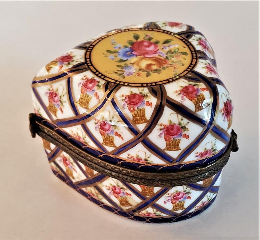Vintage Sevres Style Heart Shaped Perfume Box In Good Condition In Dallas, TX