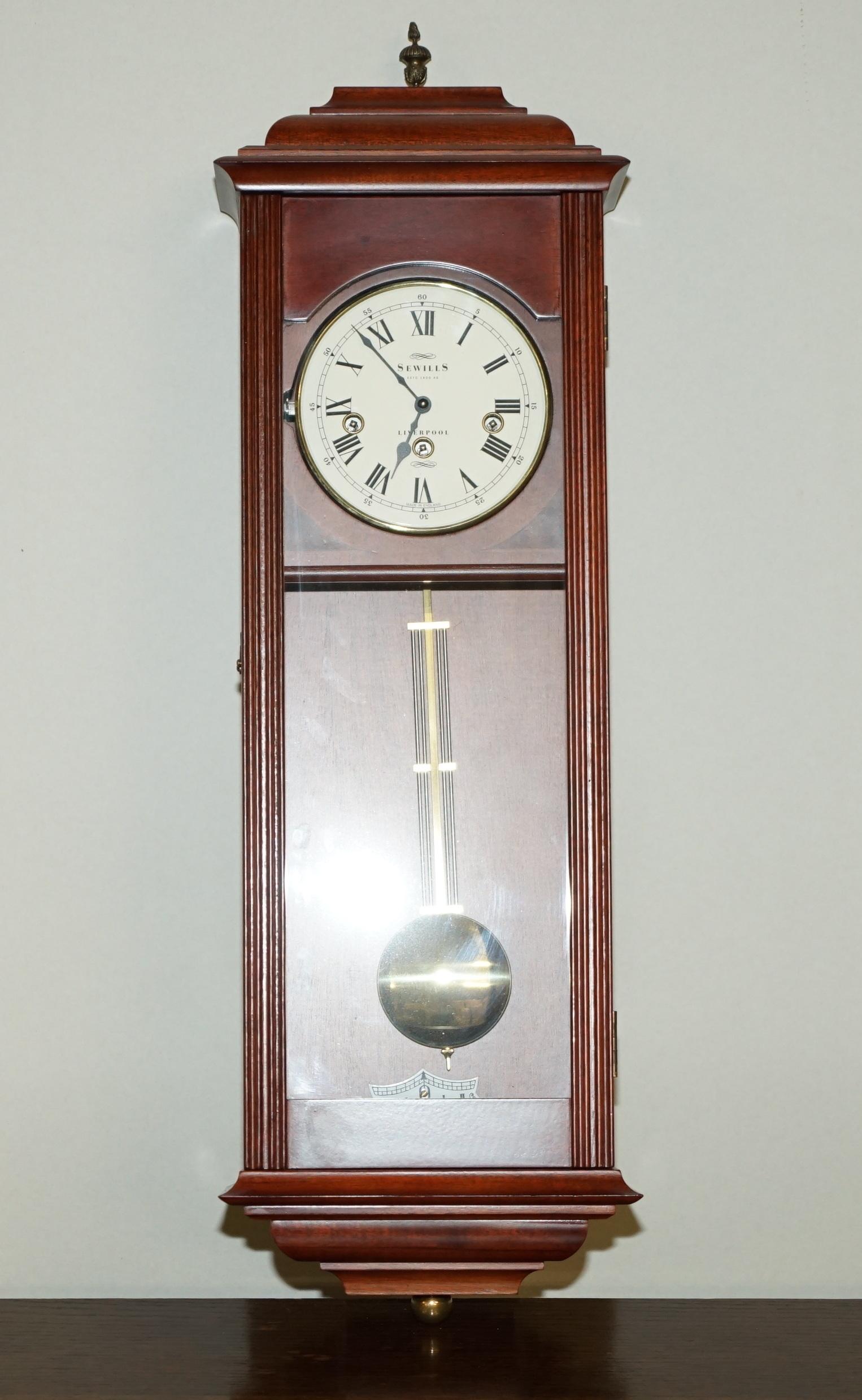 All Vintage Antiques ist erfreut, diese schöne Sewills of Liverpool Est 1800 Standuhr mit Westminster-Glockenspiel zum Verkauf anzubieten

Bitte beachten Sie die Liefergebühr aufgeführt ist nur ein Leitfaden, es deckt innerhalb der M25 nur für das