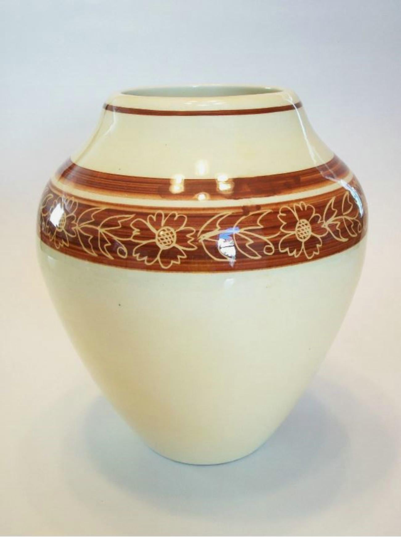 Vaso d'epoca in ceramica decorata e smaltata a graffito - Firmato - Fine XX secolo in vendita 7