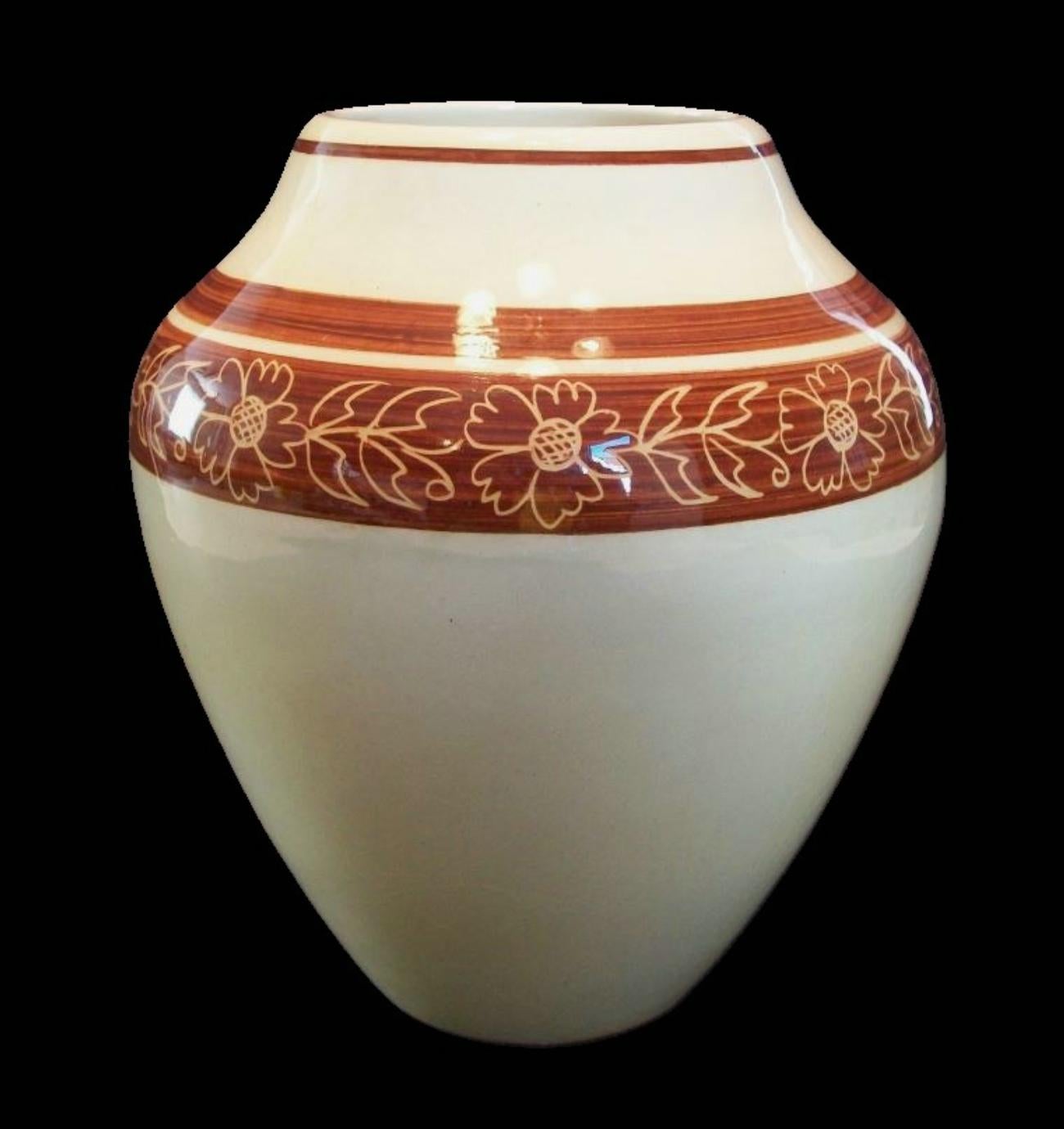 Vaso d'epoca in ceramica decorata e smaltata a graffito - Firmato - Fine XX secolo in vendita 1