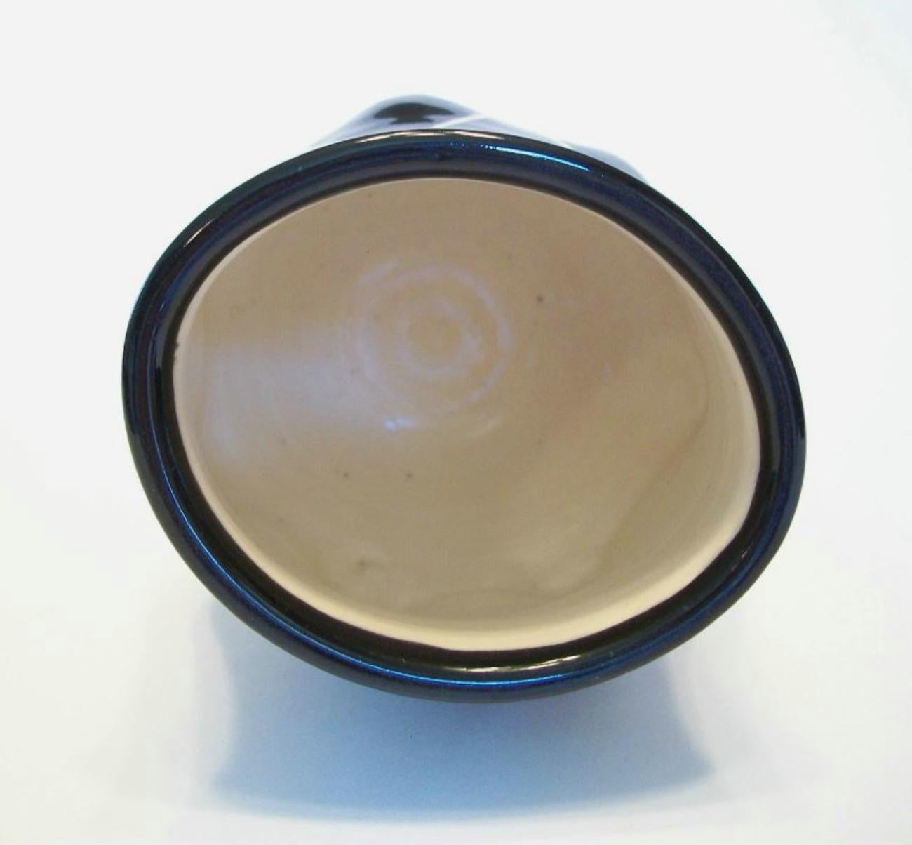 Ceramica Vaso d'epoca in Studio Pottery decorato e smaltato a graffito - Firmato - 20th Century in vendita