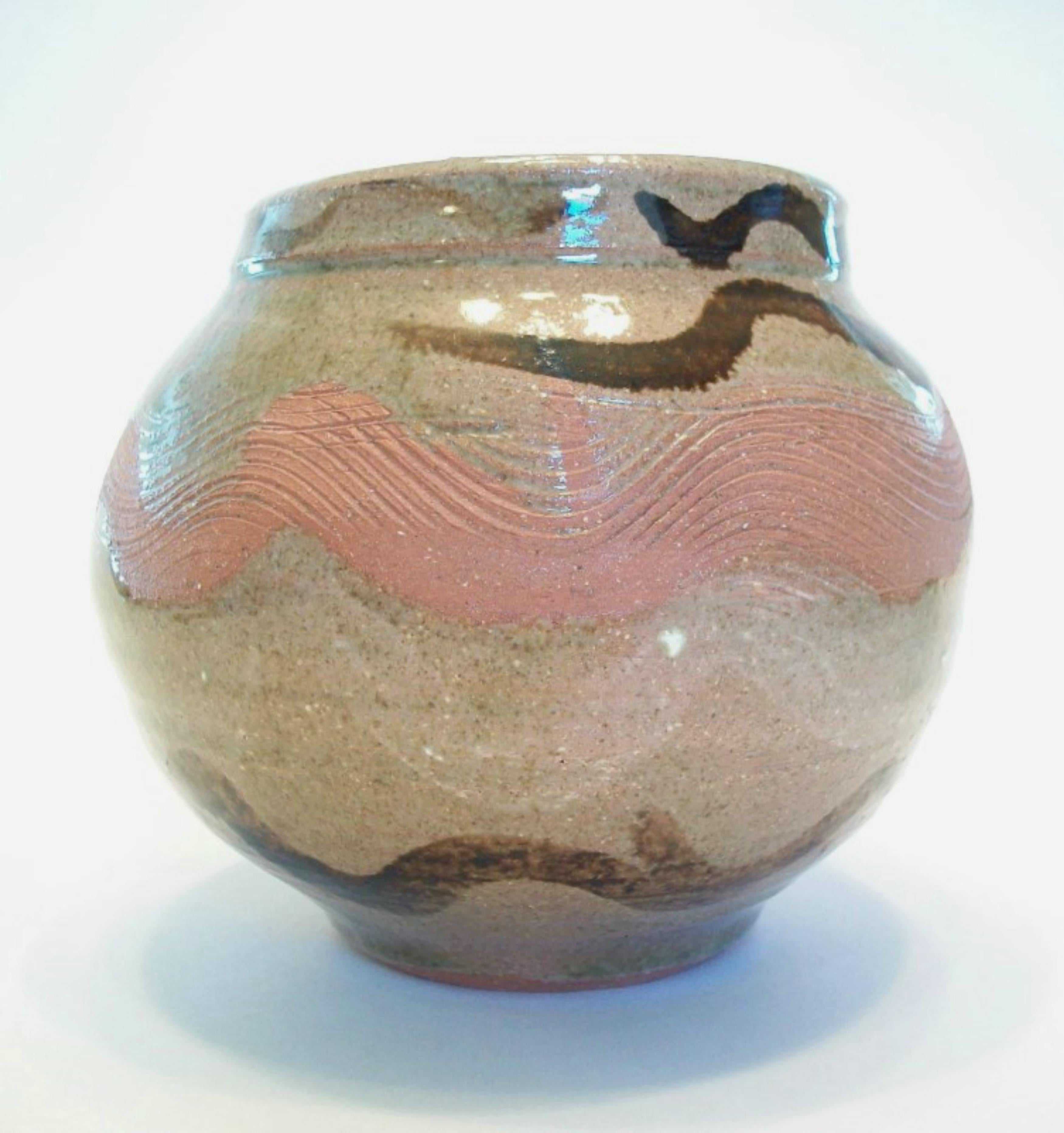 Canadese Vaso Studio Pottery d'epoca decorato a graffito e smalto - Firmato - 20th Century in vendita