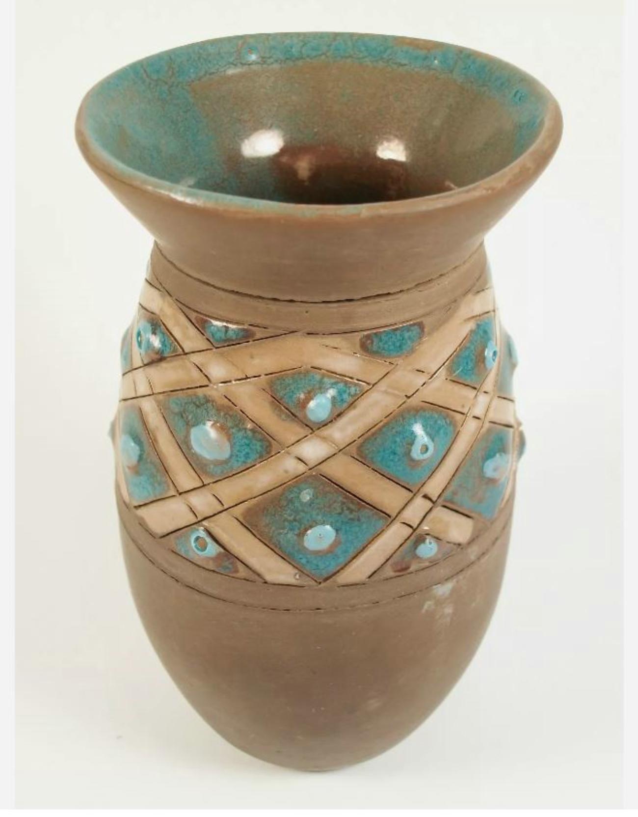 Moderno Vaso d'epoca in Studio Pottery decorato a graffito e smalto - Non firmato - Fine XX secolo in vendita