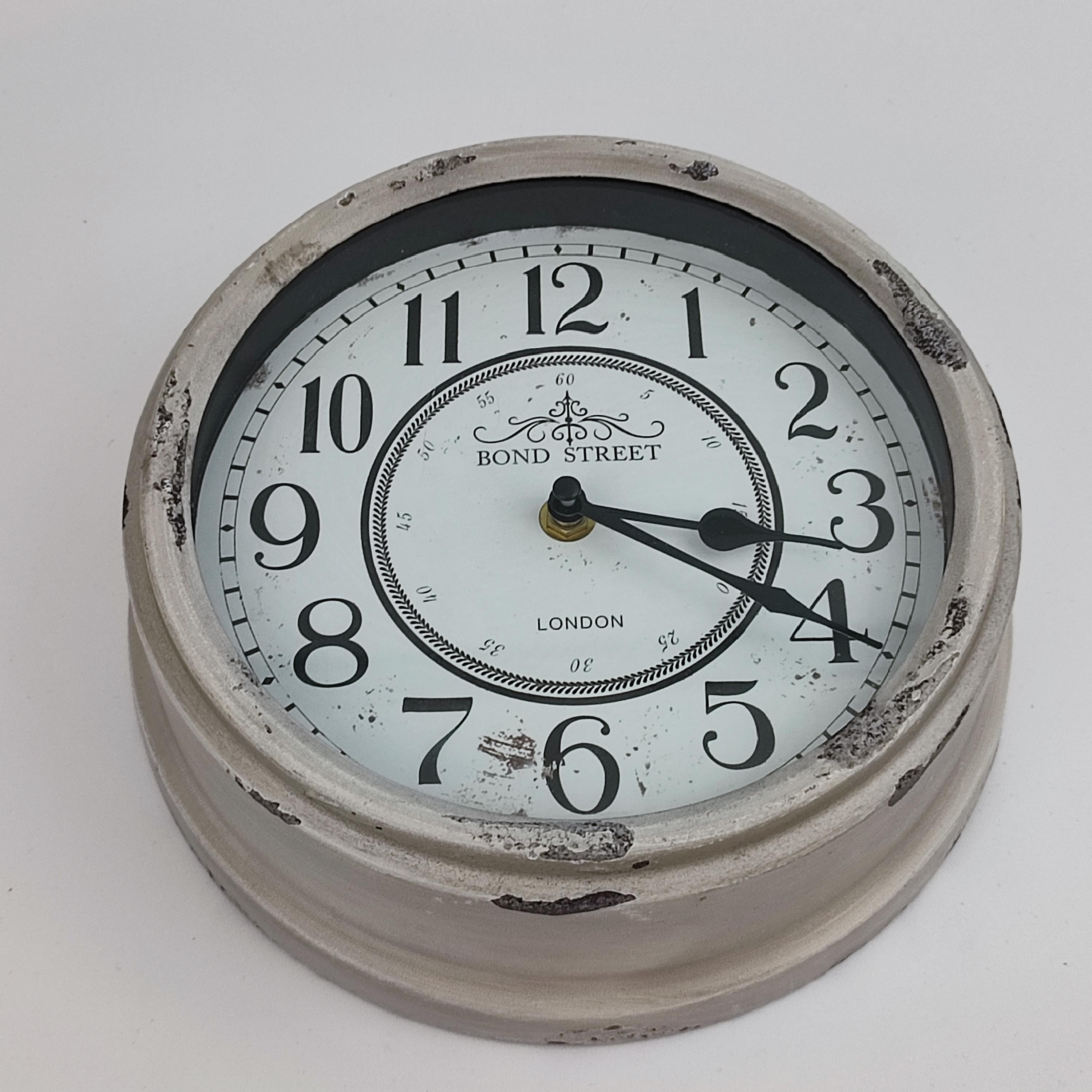 Fin du 20e siècle Horloge murale Shabby Bond Street London Battery Operated en vente