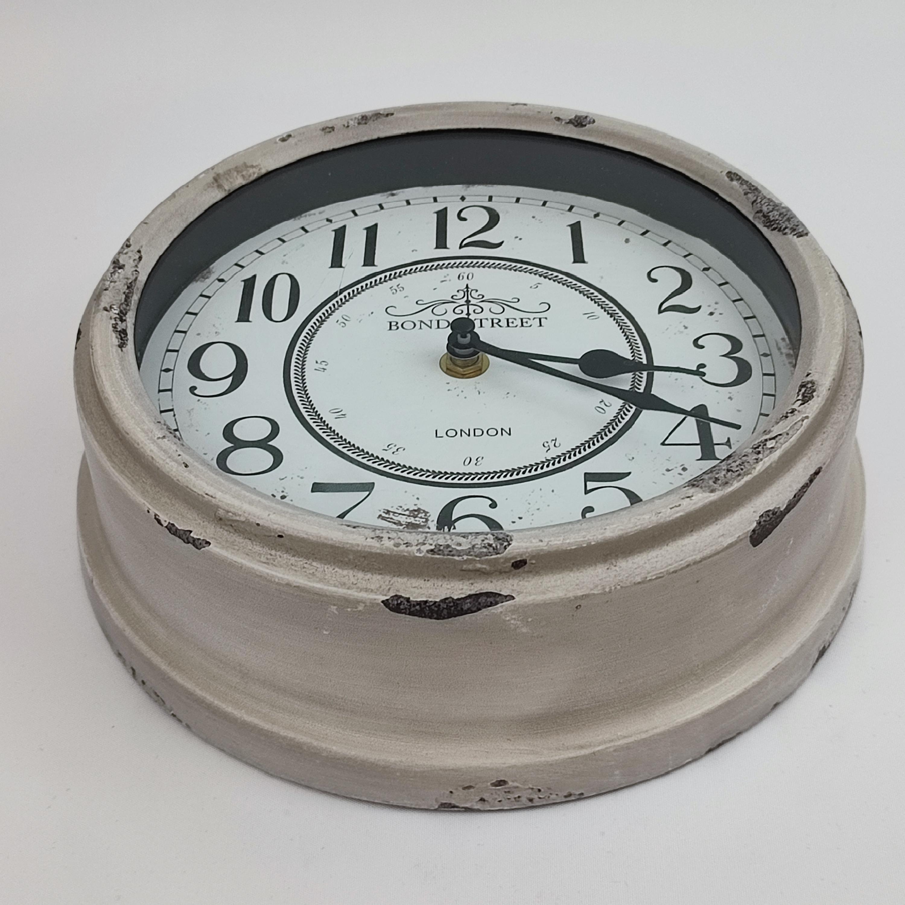 Métal Horloge murale Shabby Bond Street London Battery Operated en vente