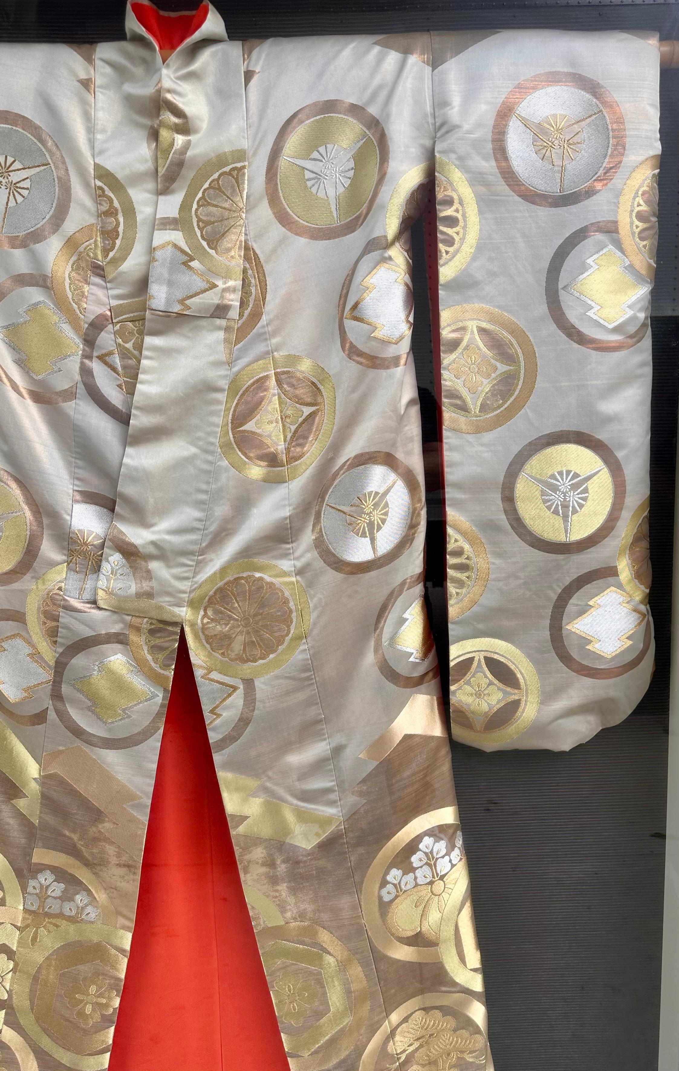 Kimono da sposa giapponese vintage con cornice In condizioni buone in vendita a LOS ANGELES, CA