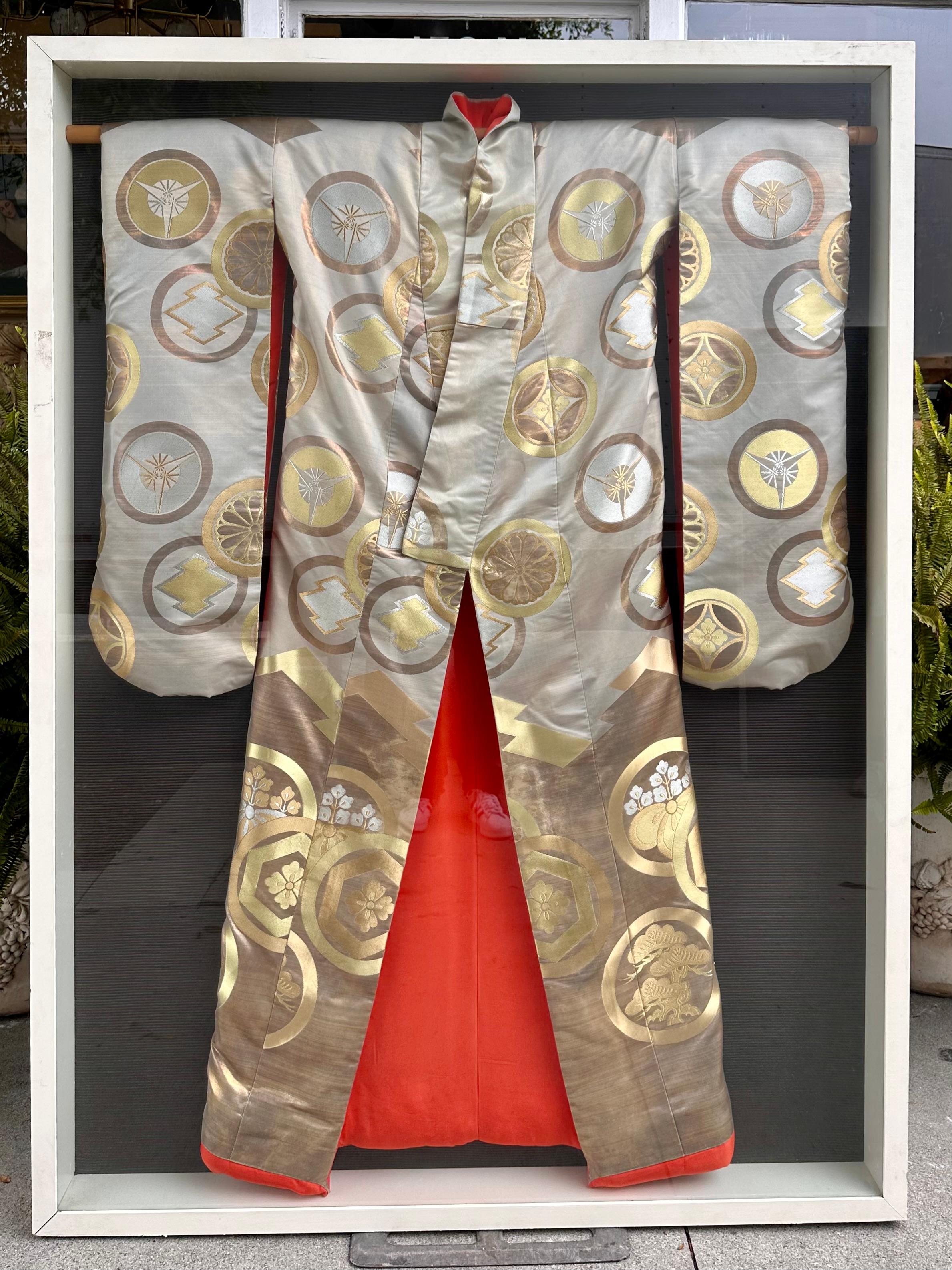 XX secolo Kimono da sposa giapponese vintage con cornice in vendita