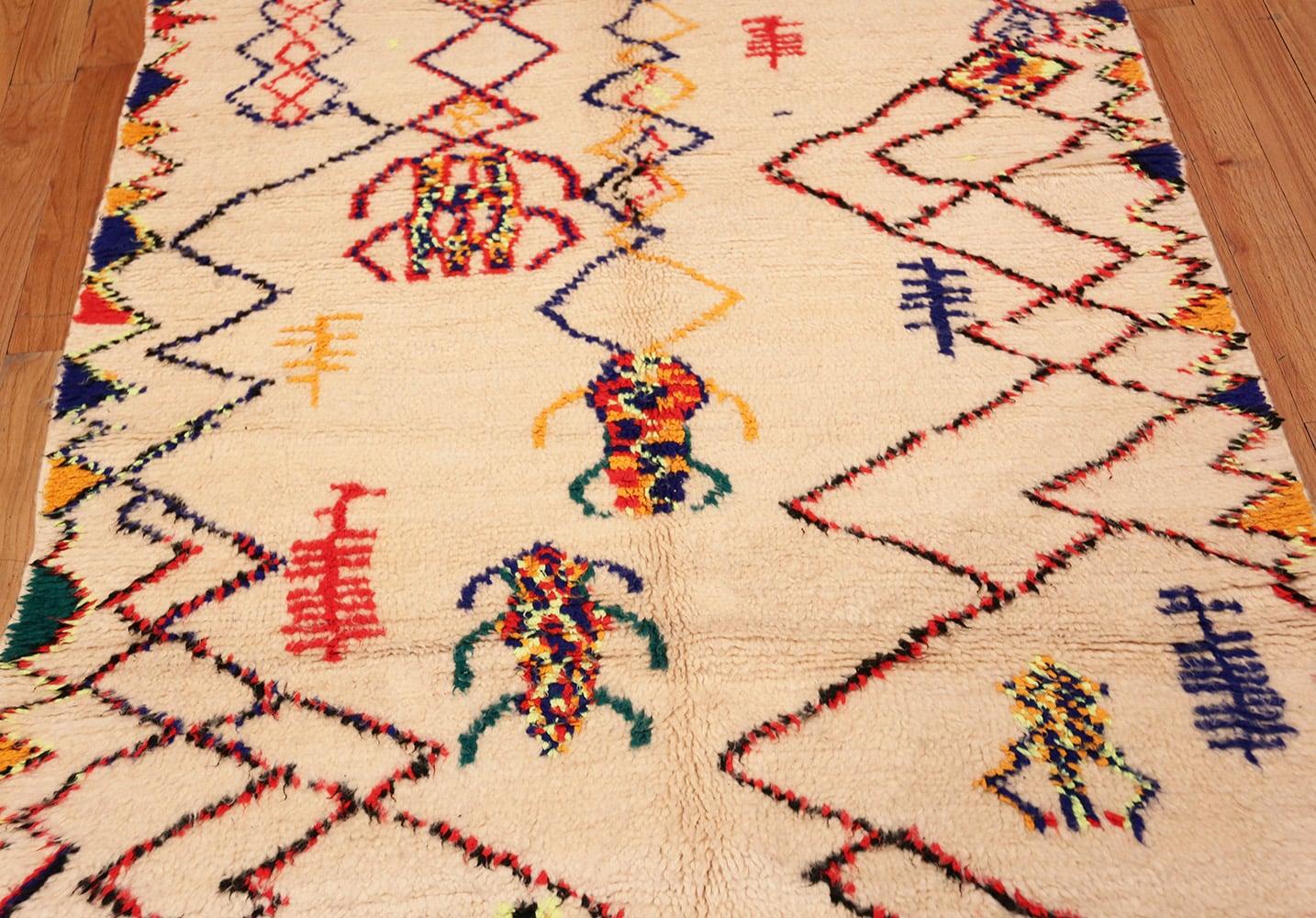 Hand-Knotted Vintage Shaggy Moroccan Rug. 4 ft x 11 ft 6 in  For Sale