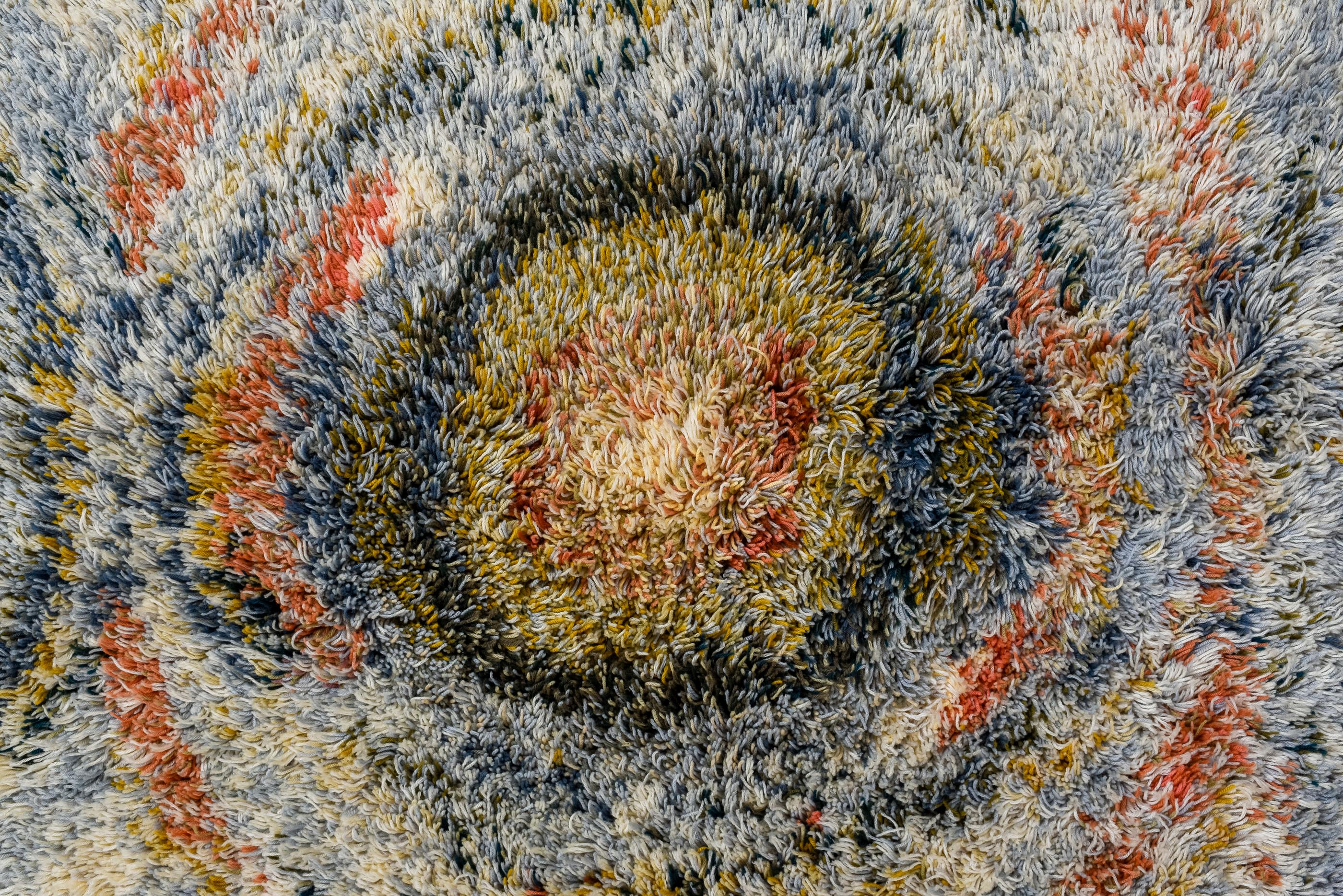 Noué à la main Tapis suédois épais avec cercles colorés en vente