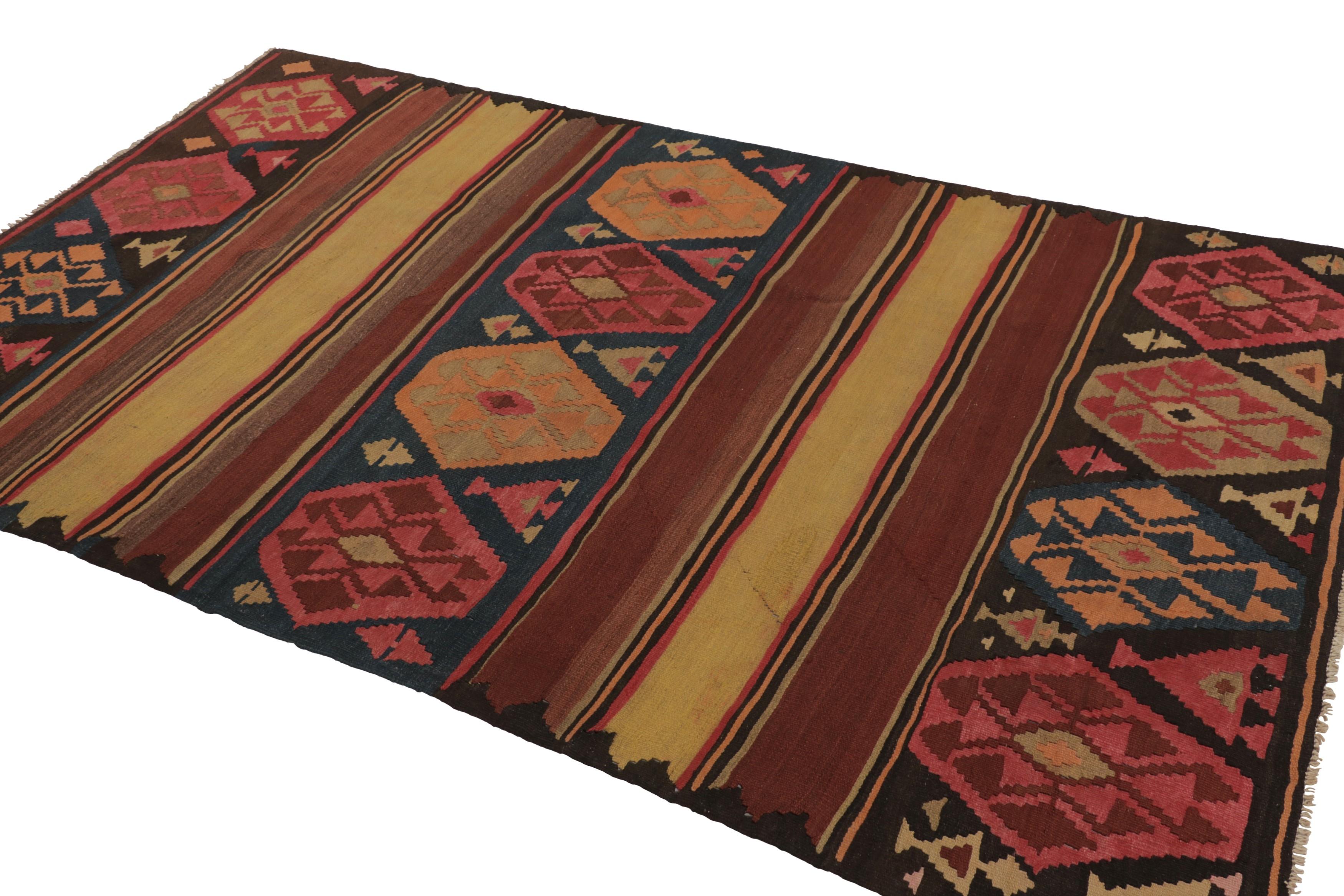 Tessuto a mano Kilim persiano vintage di Shahsavan Dashte Moghan con chevrons marroni - Rug & Kilim in vendita