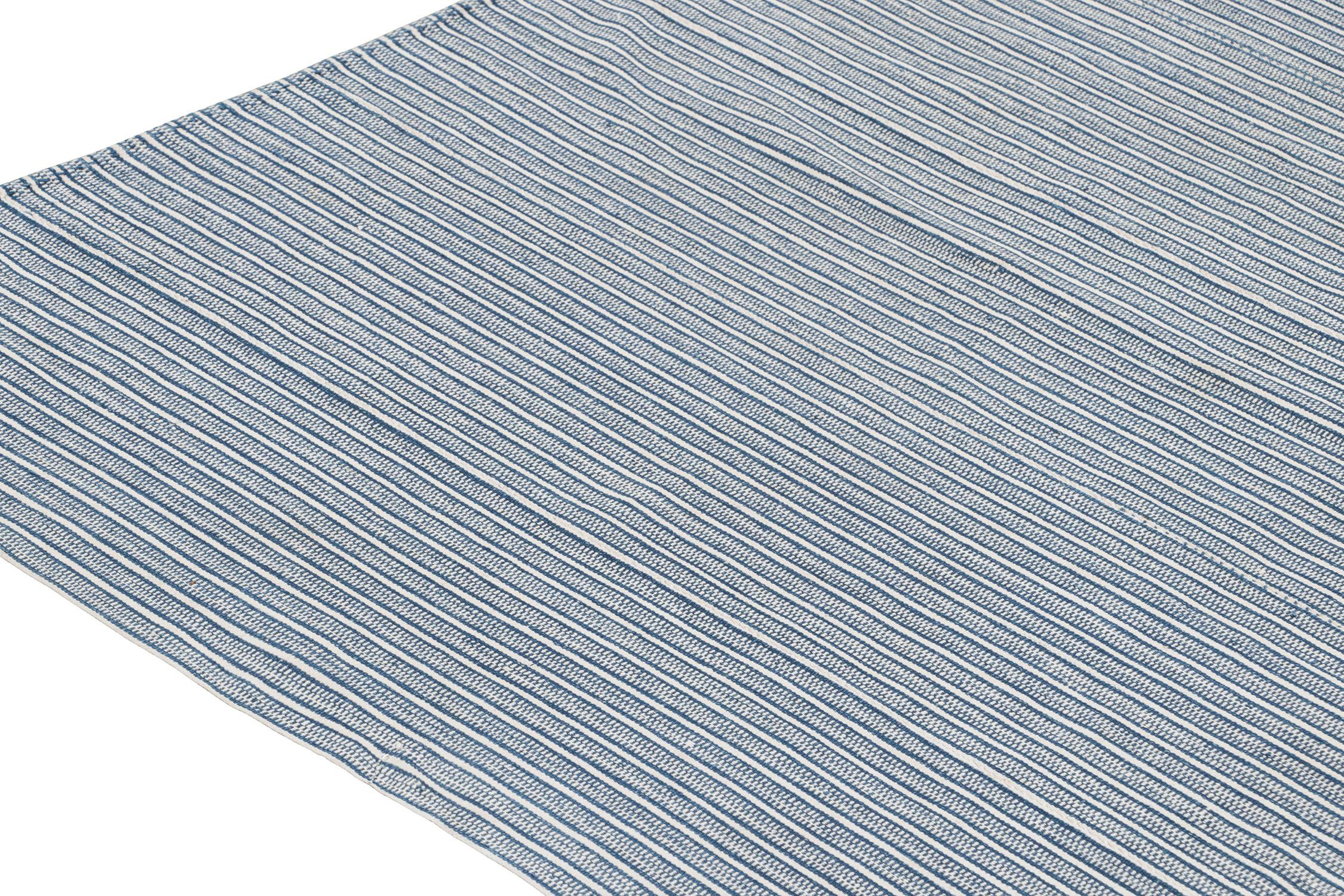 Shahsavan Persischer Jajim-Kelim in Blau & Weiß gestreiften Streifen von Teppich & Kilim (Indisch) im Angebot