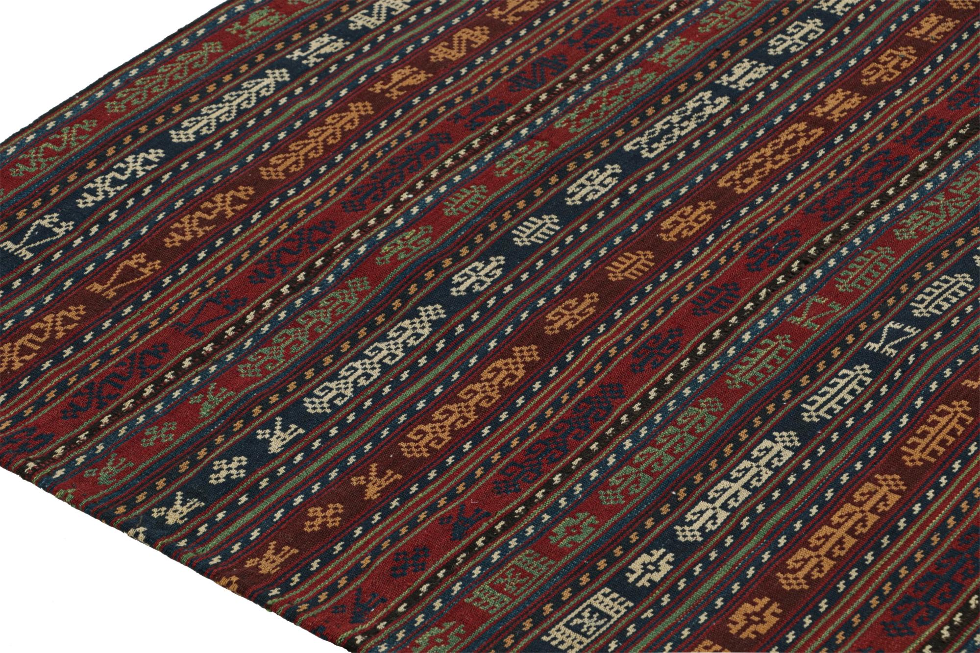 Tapis de couloir Kilim persan Shahsavan vintage rouge, bleu et or Bon état - En vente à Long Island City, NY